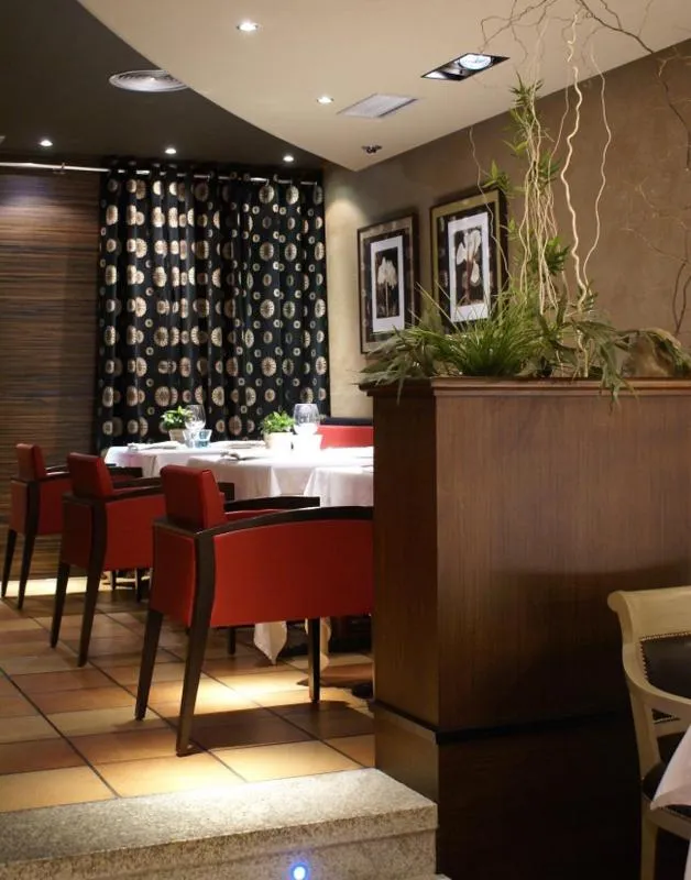 Restaurant/places to eat in Coto Real