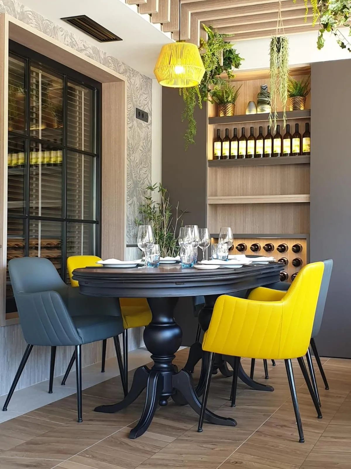 Dining area in Coto Real