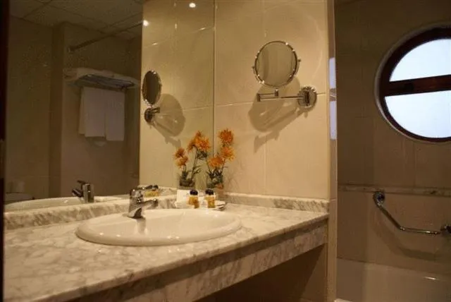 Bathroom in Coto Real