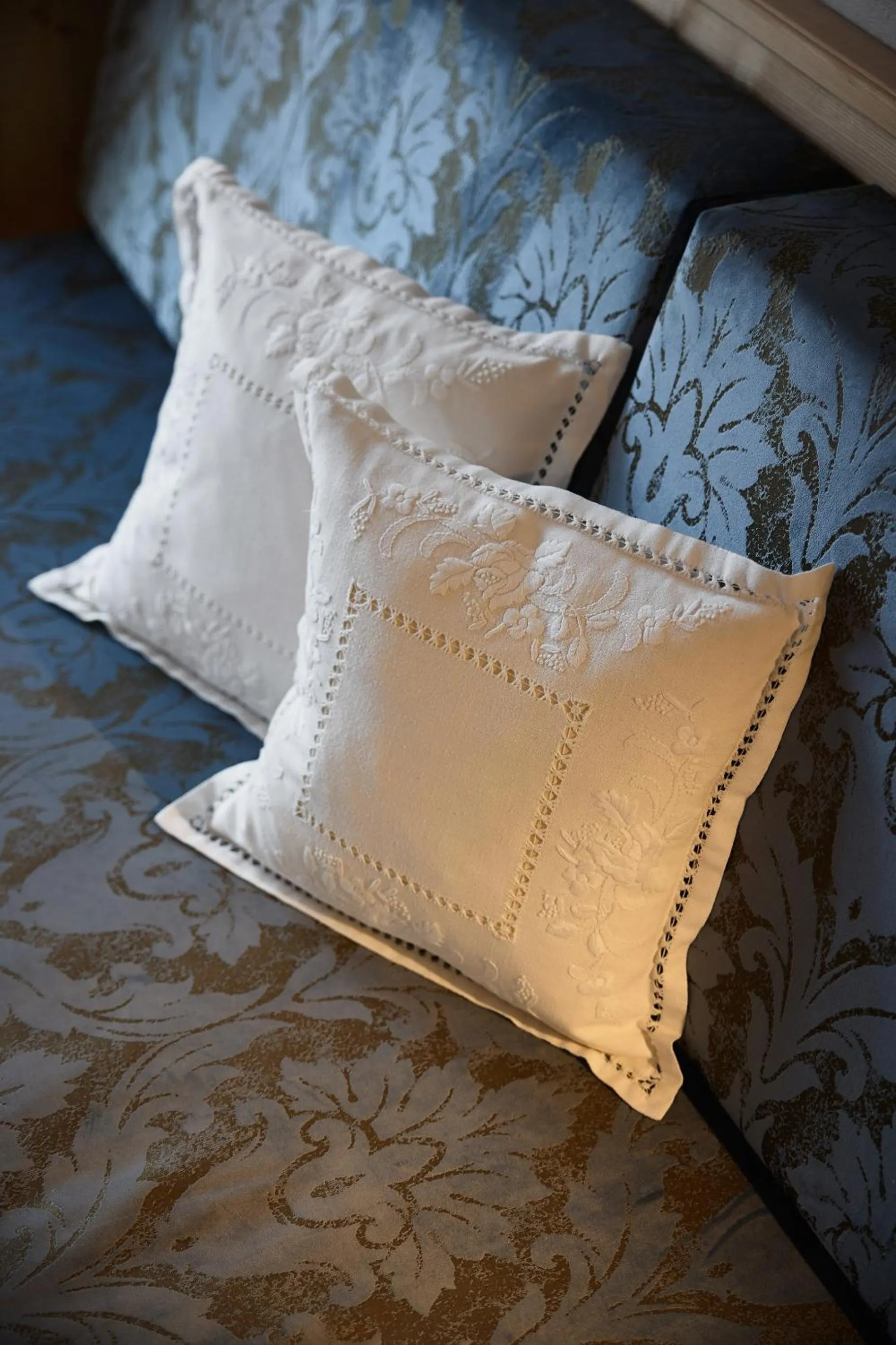 Decorative detail, Bed in Hotel Al Sonnenhof