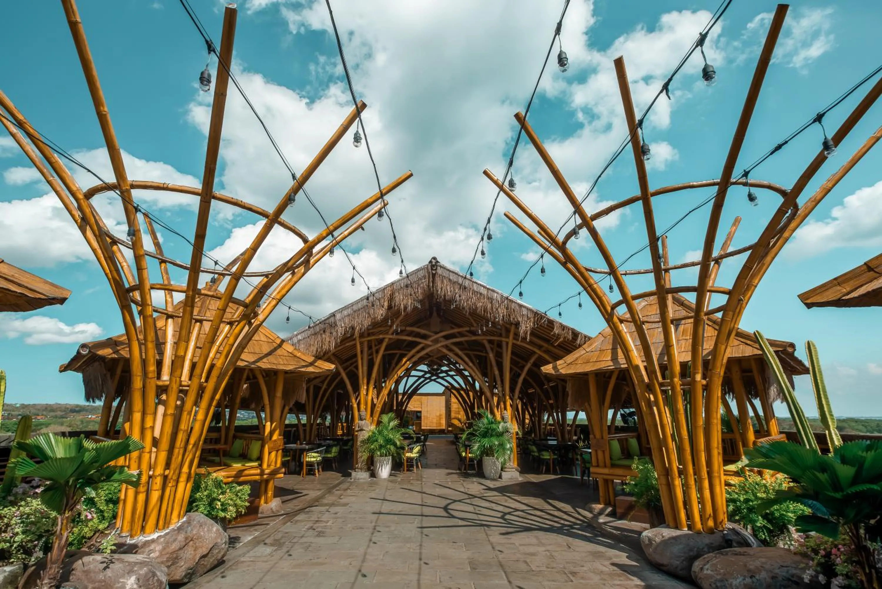 Restaurant/places to eat in The Nest Hotel Nusa Dua