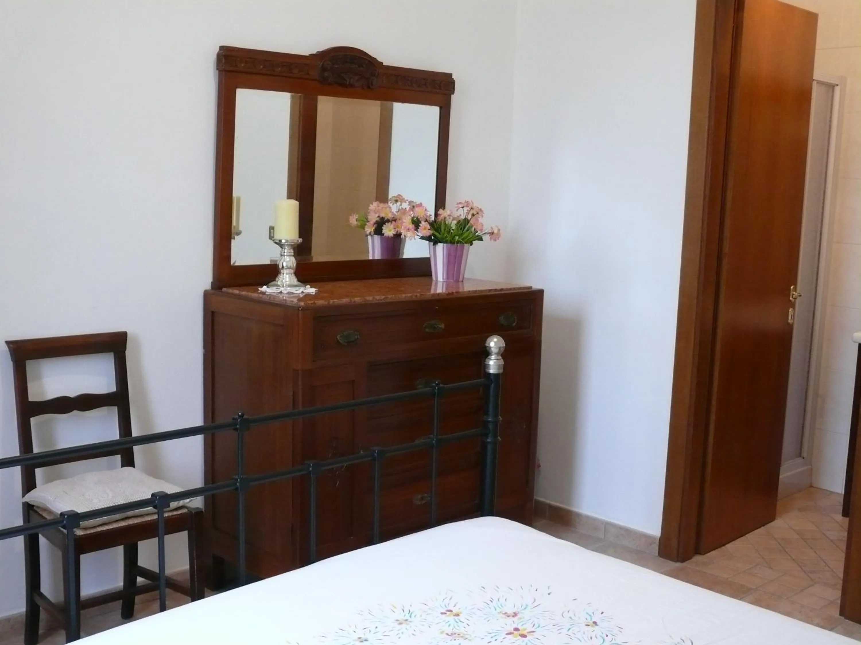 Bedroom, Bed in Antica Bottega di Vinci