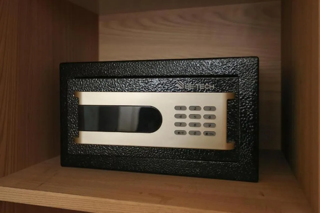 Avenue J Hotel, Central Market