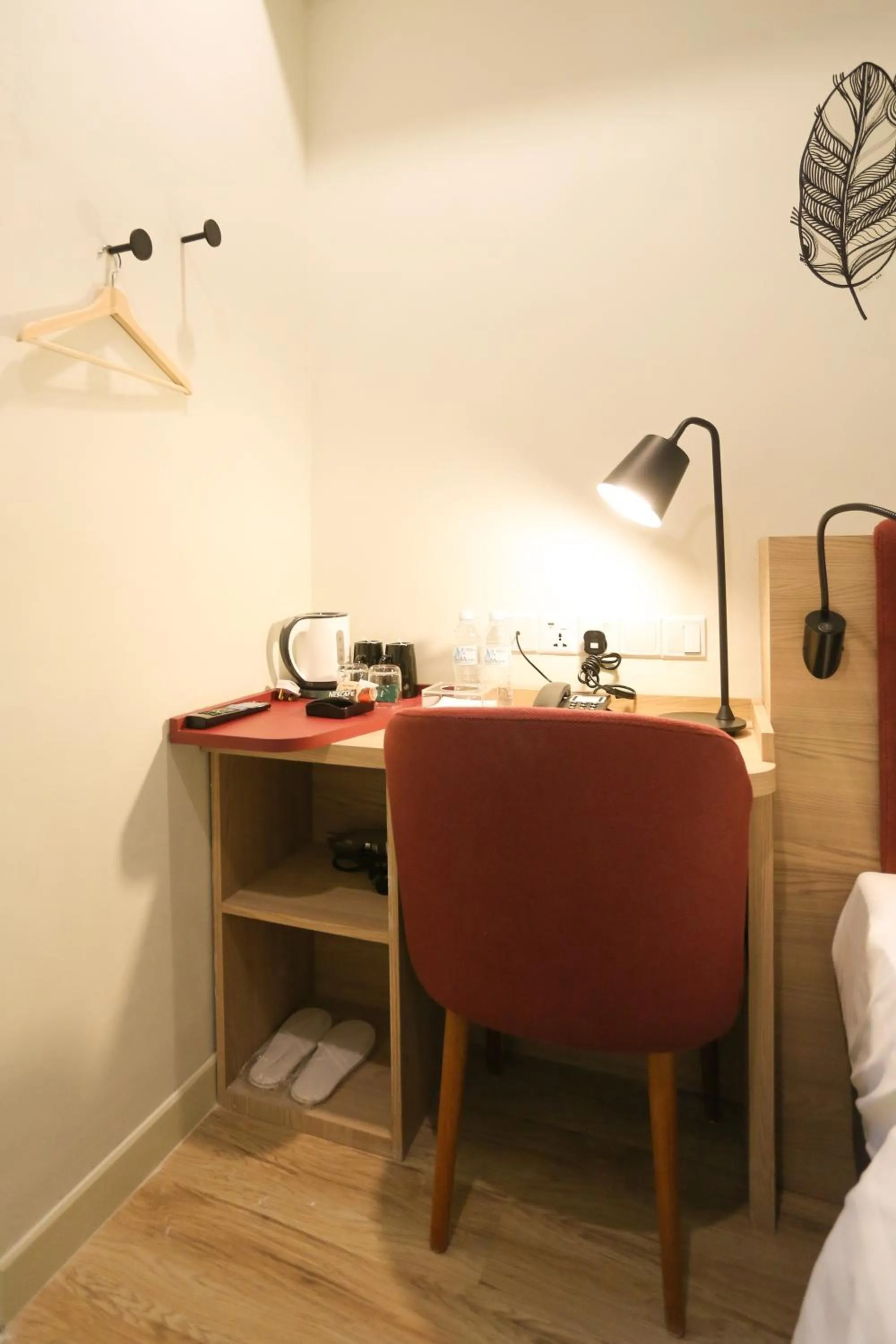 Avenue J Hotel, Central Market