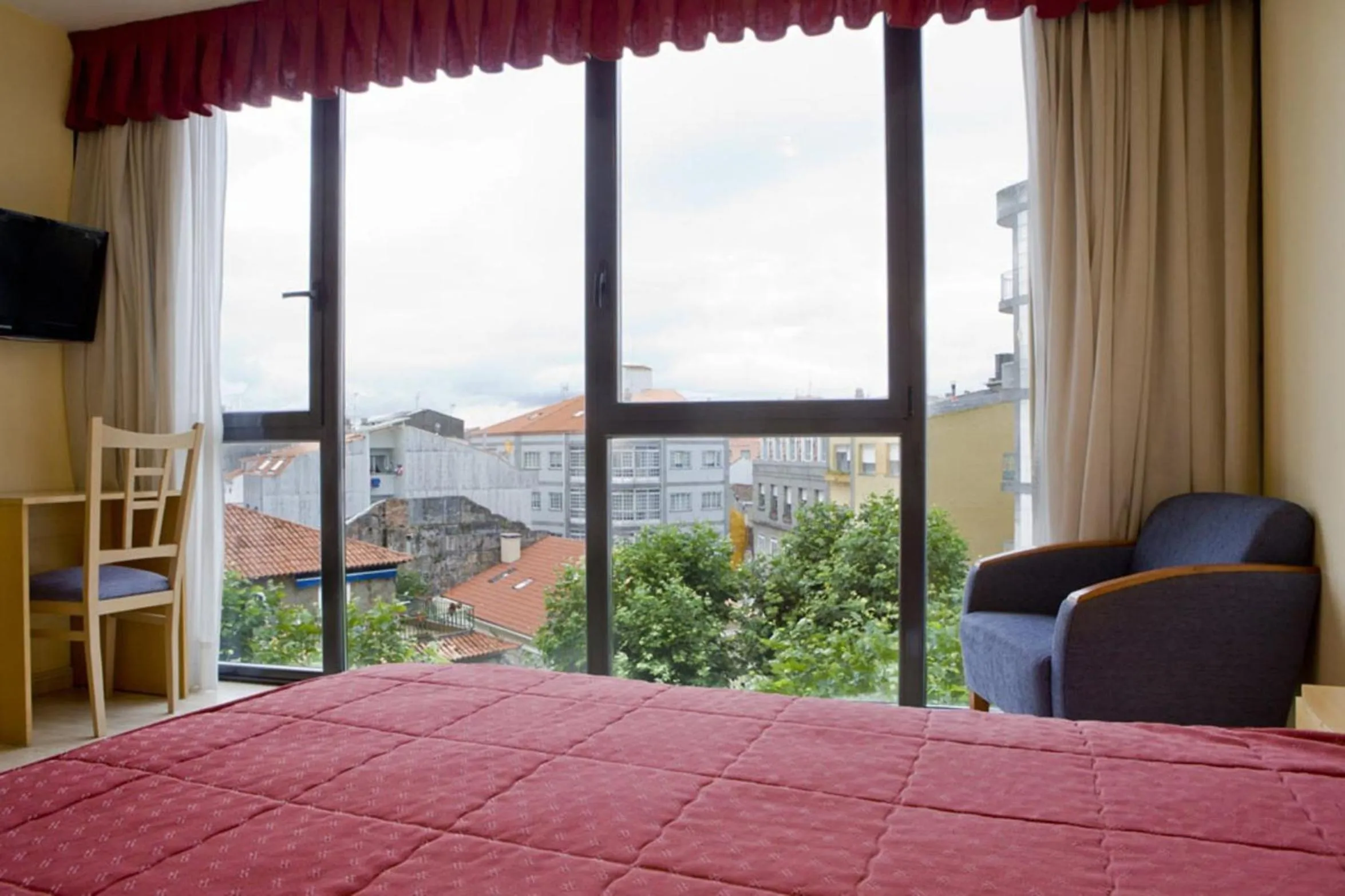 Day, Bed in Hotel La Noyesa *** Superior