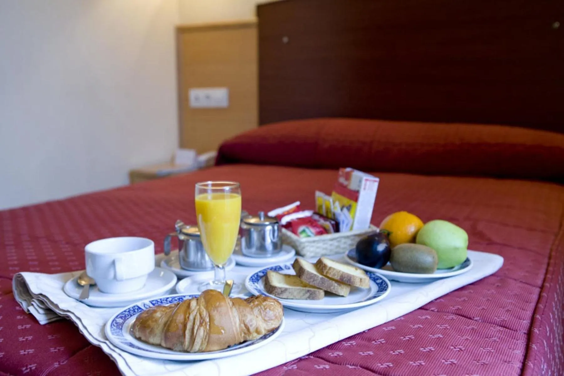 Breakfast, Bed in Hotel La Noyesa *** Superior