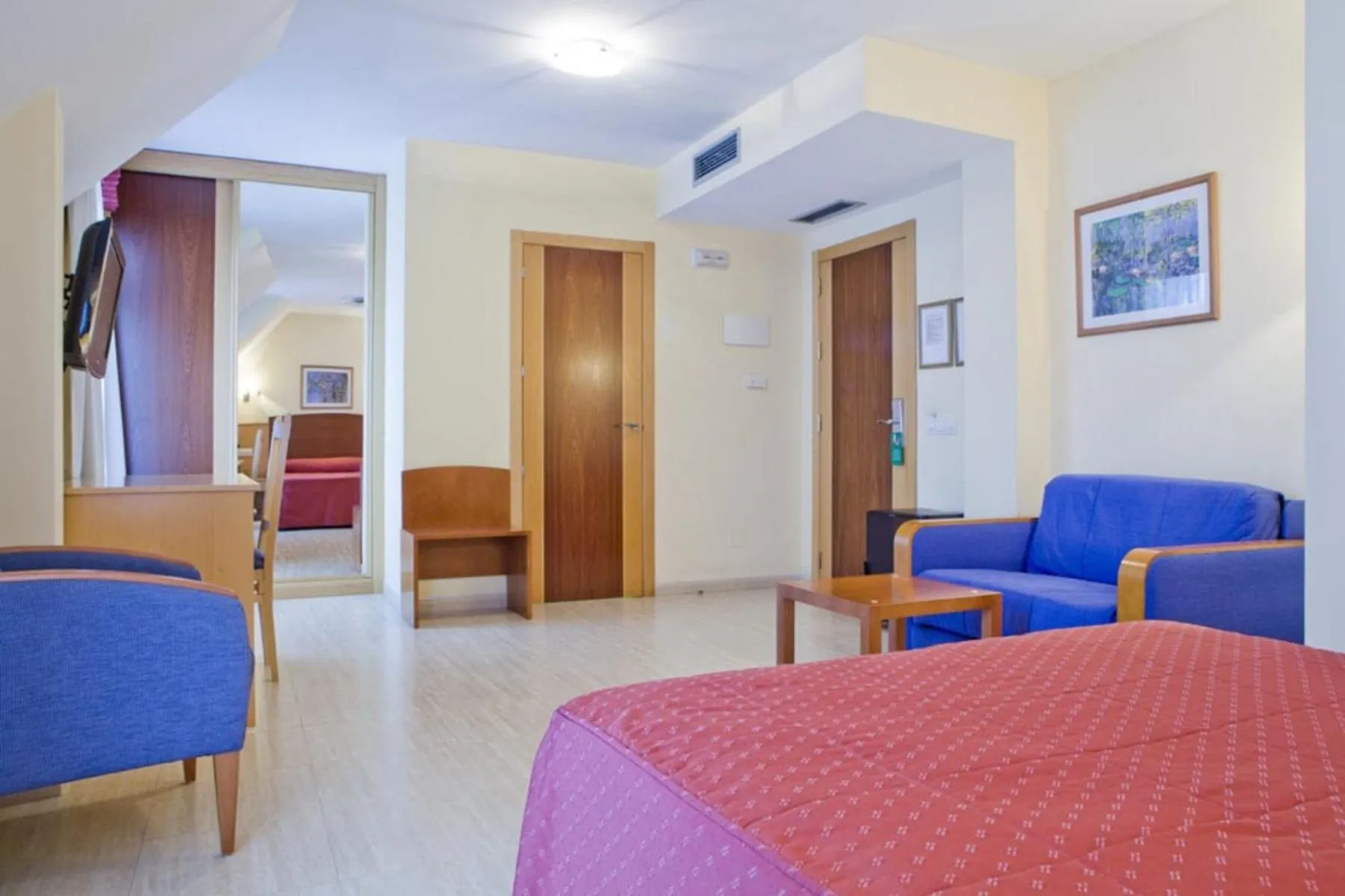 Photo of the whole room in Hotel La Noyesa *** Superior