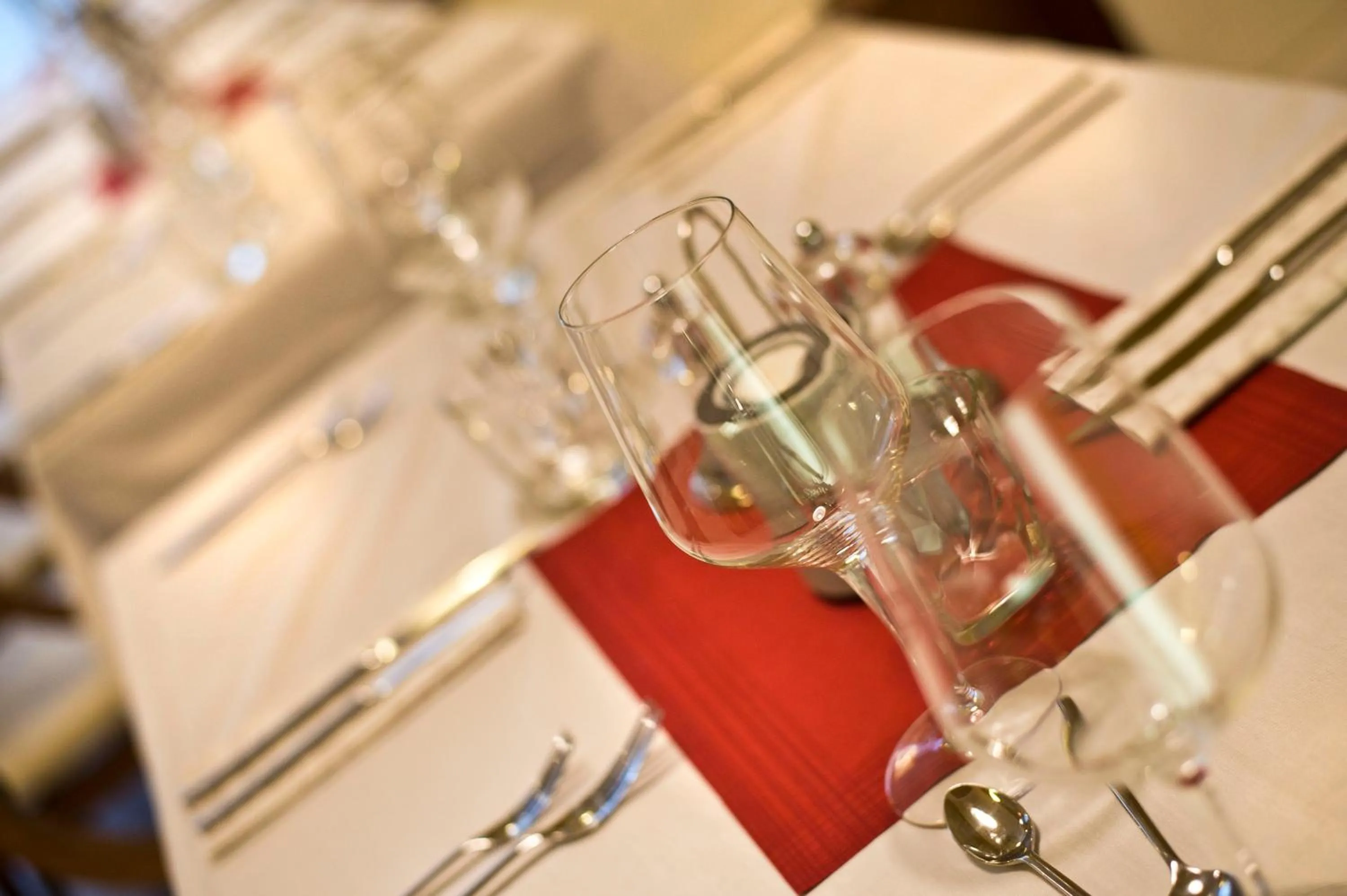 Restaurant/places to eat in Hotel Art