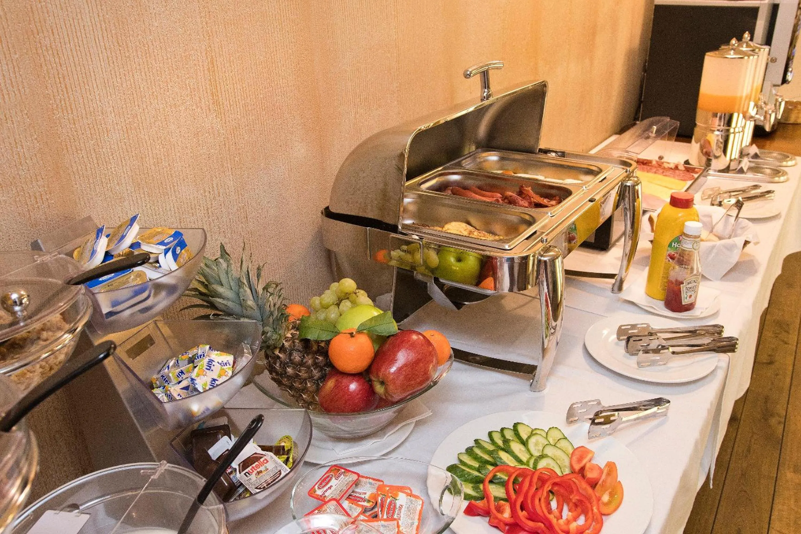 Buffet breakfast in Hotel Art