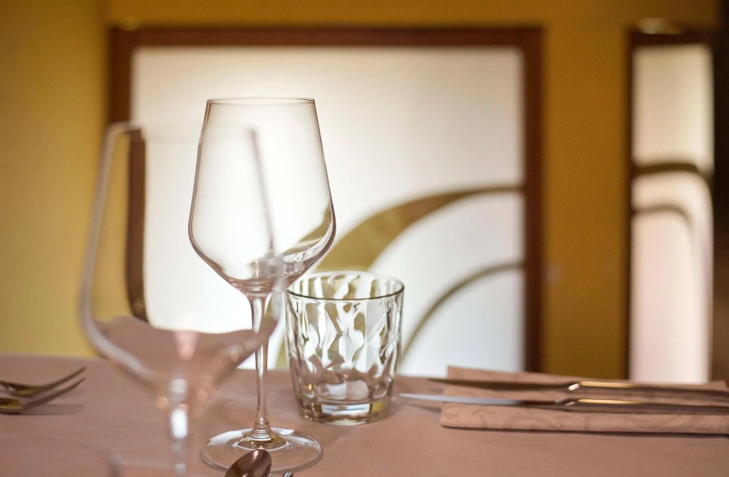 Restaurant/places to eat in Hotel Art