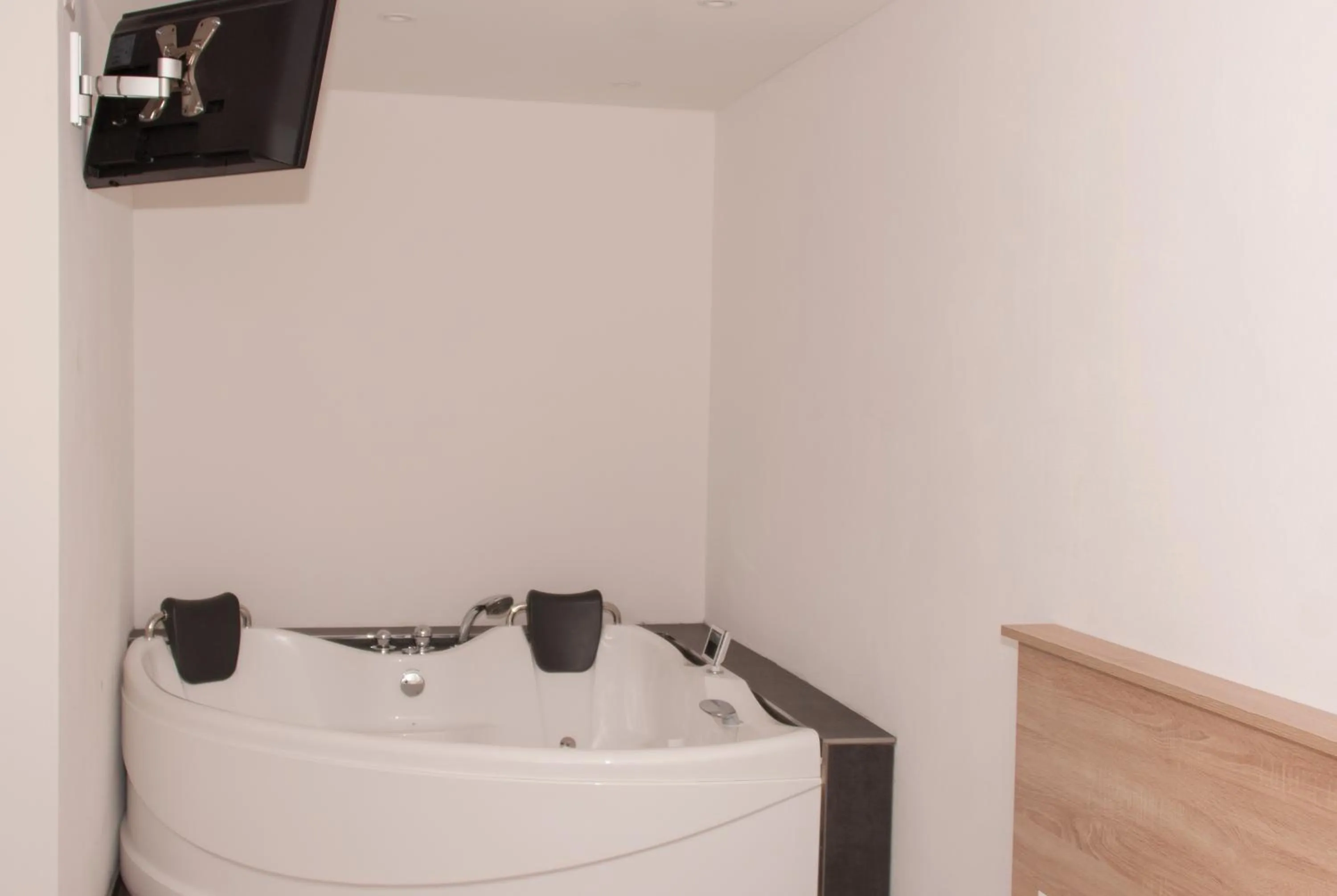 Hot Tub in Hotel Traube Garni