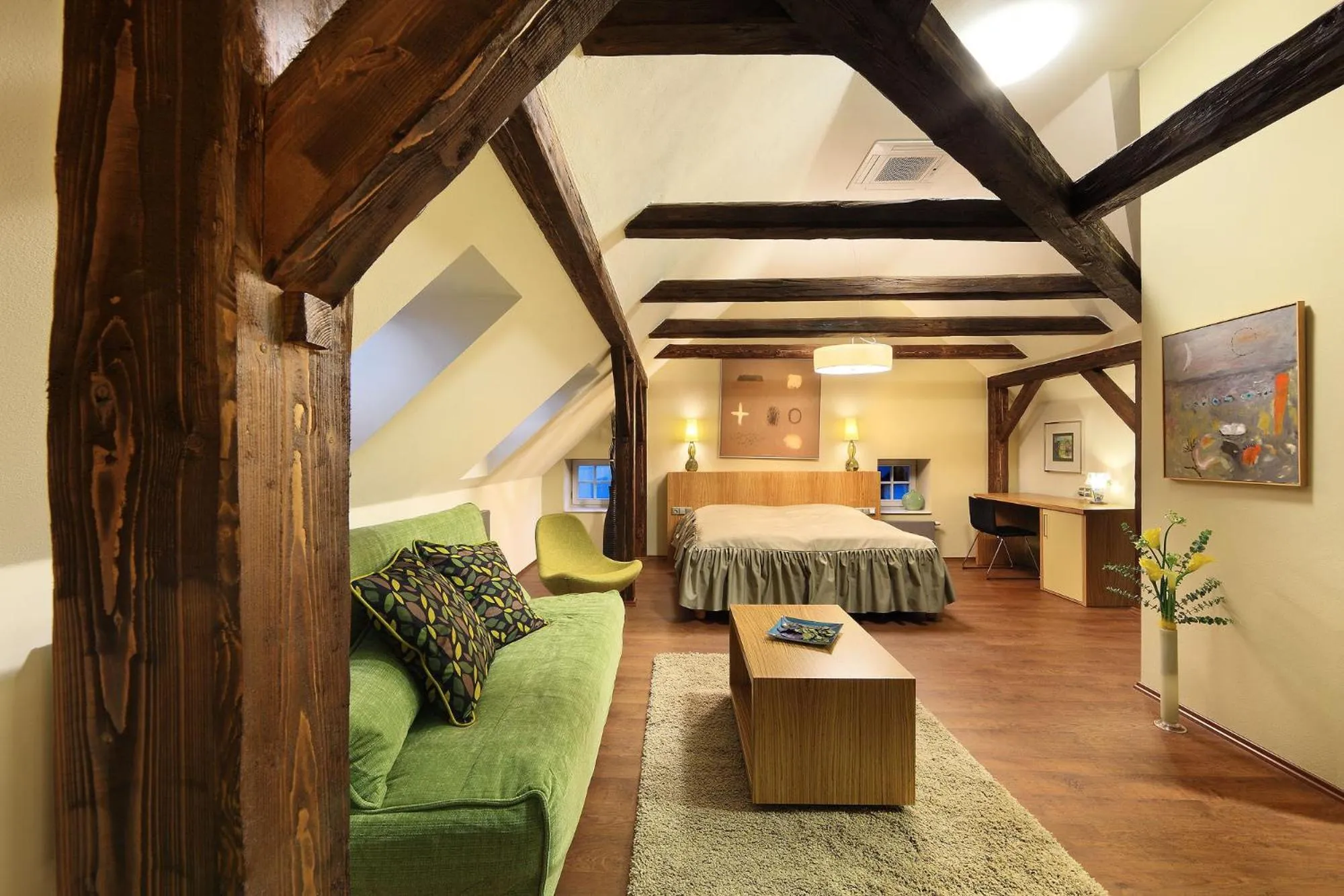 Photo of the whole room, Bed in Hotel Edward Kelly