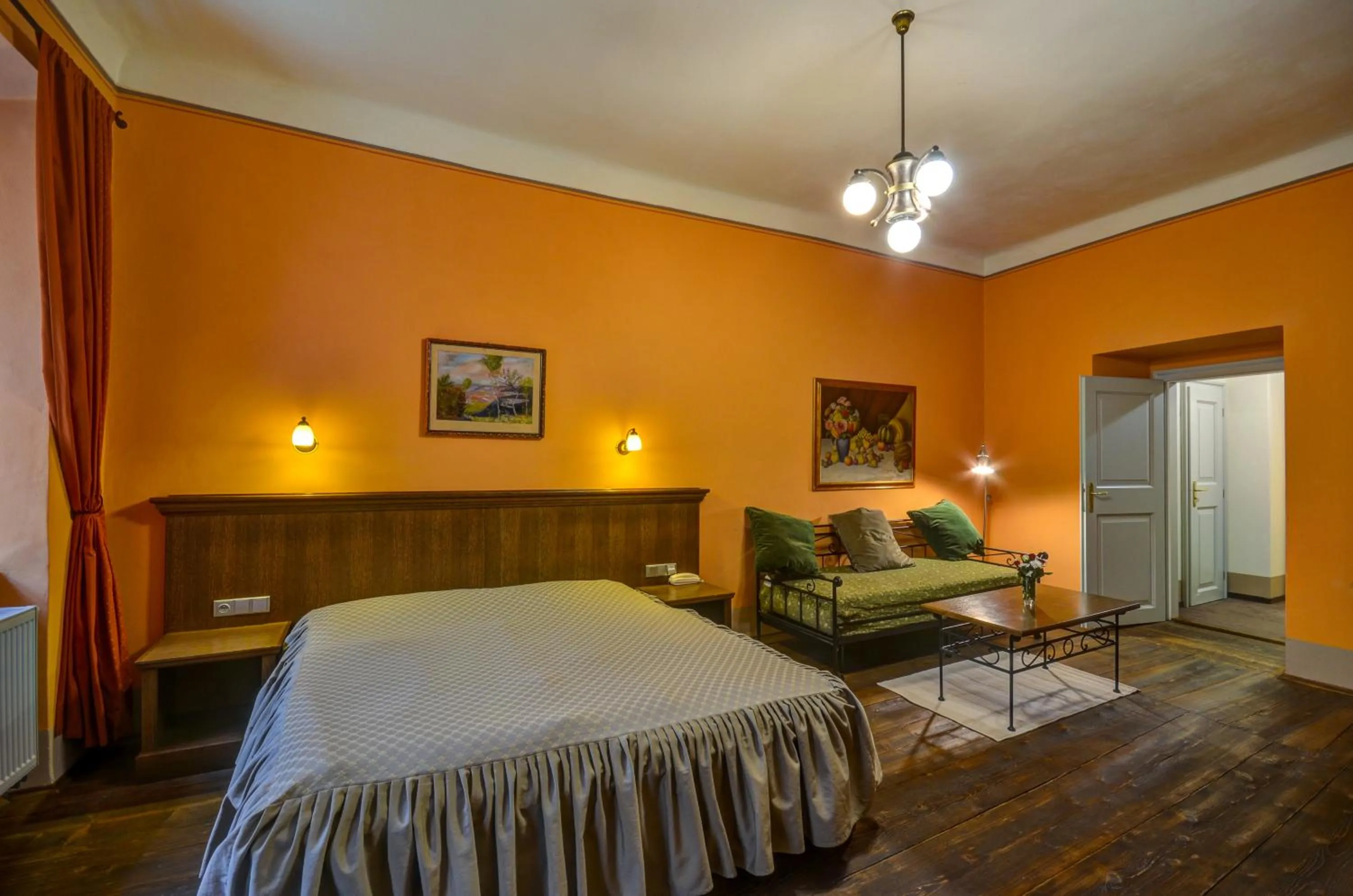 Photo of the whole room, Bed in Hotel Edward Kelly