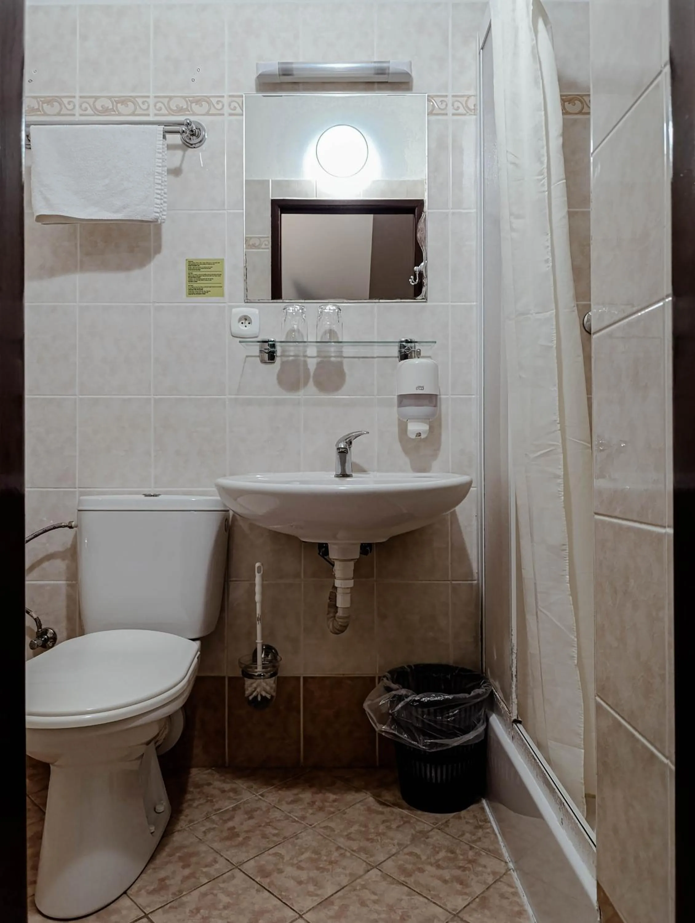 Shower in Hotel Esprit