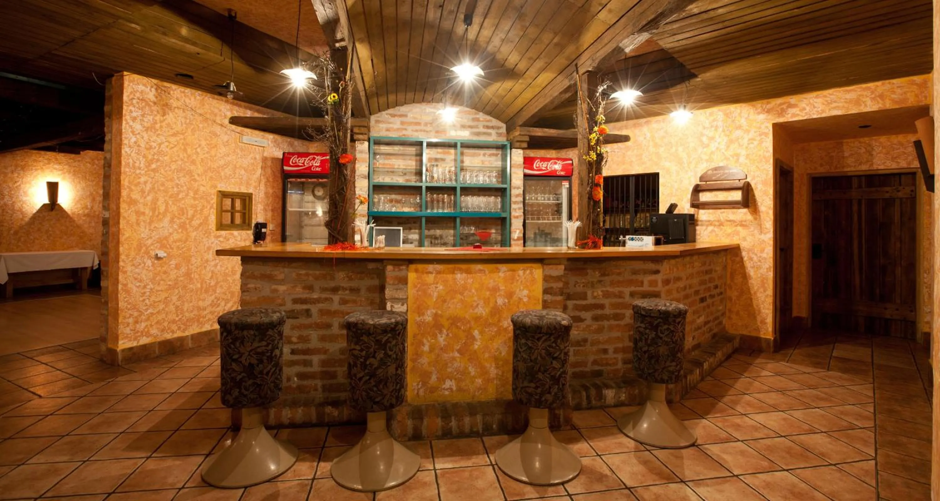 Restaurant/places to eat in Hotel N