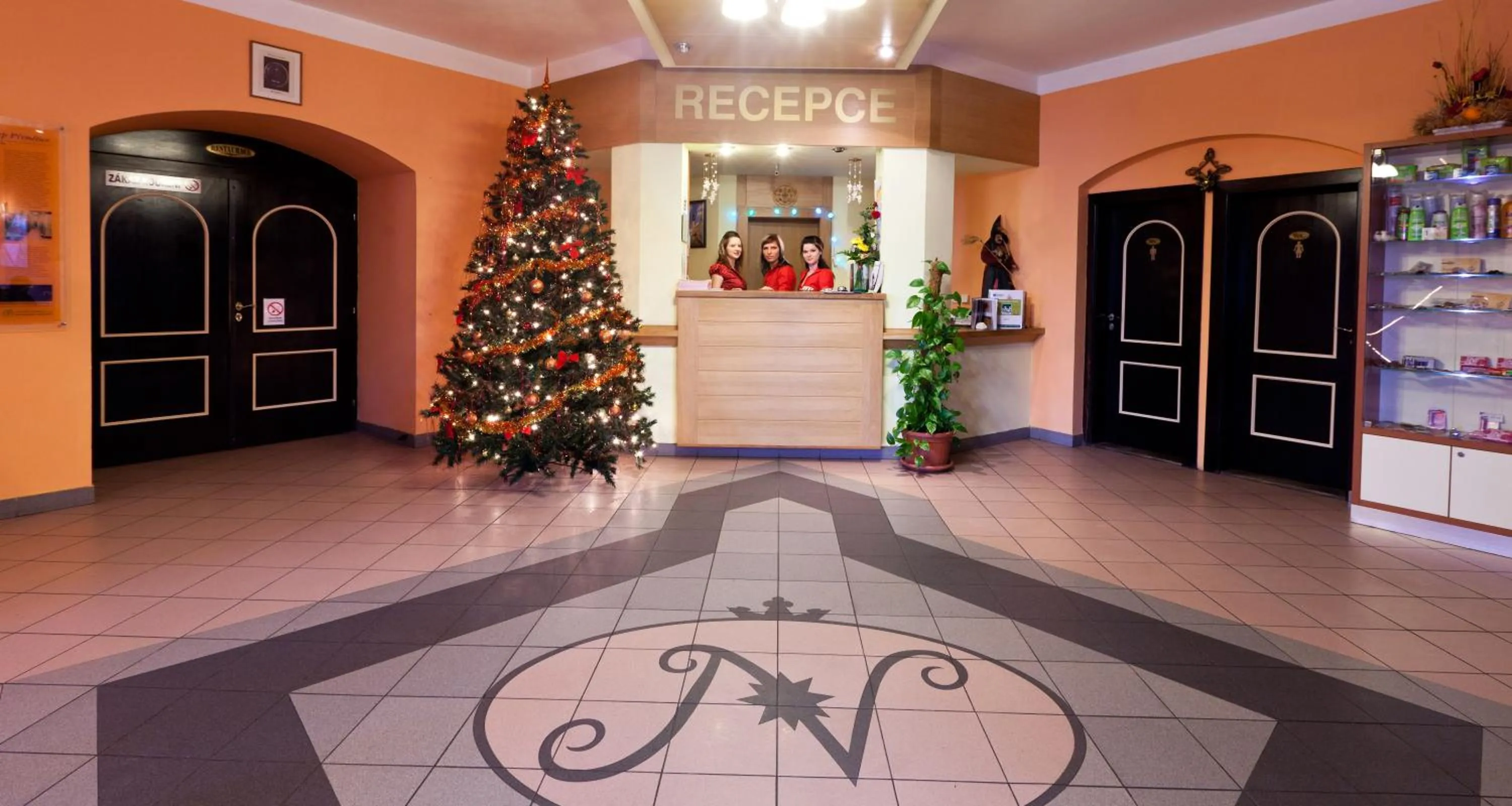 Lobby or reception in Hotel N