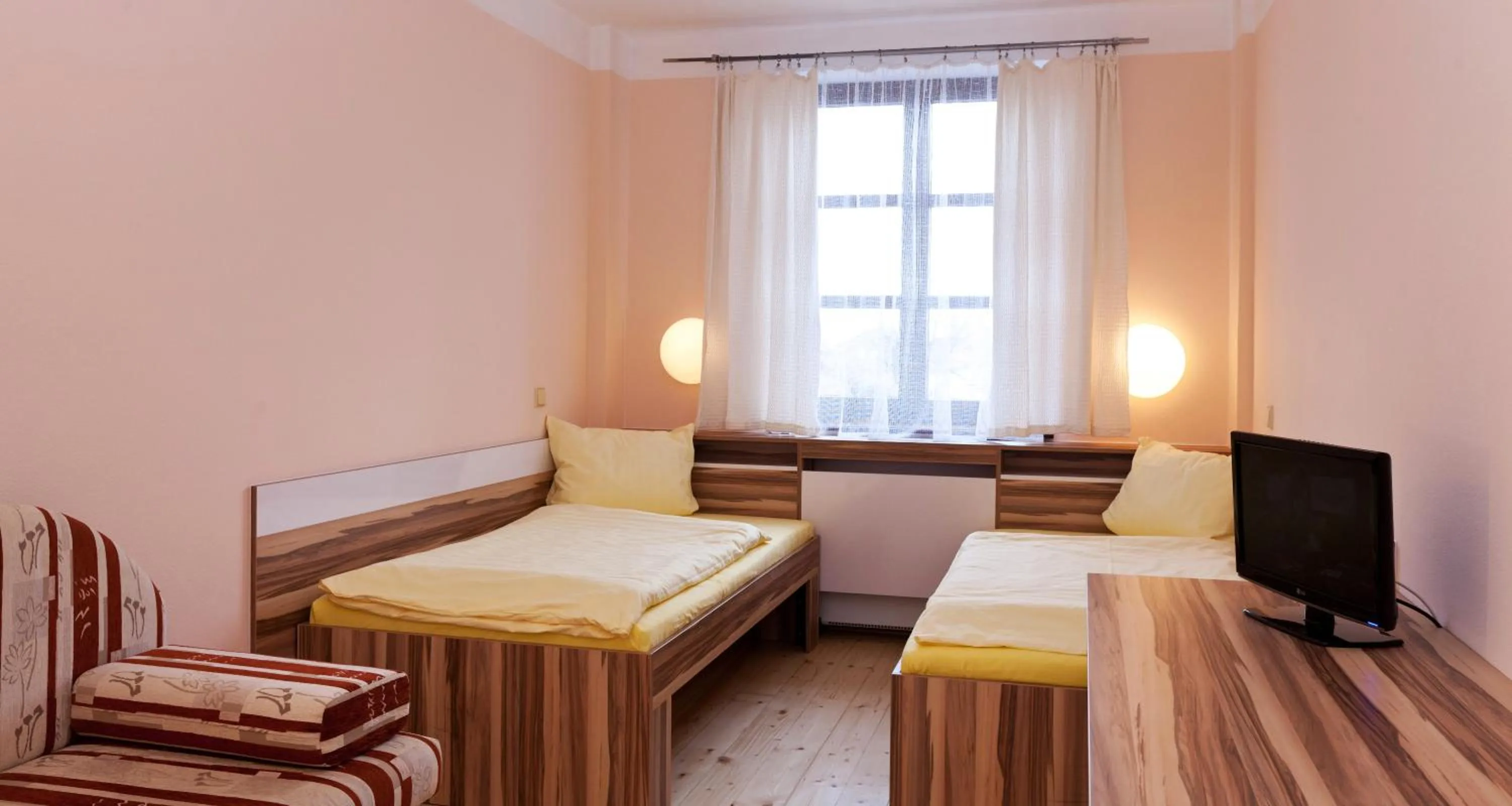 Bedroom, Bed in Hotel N