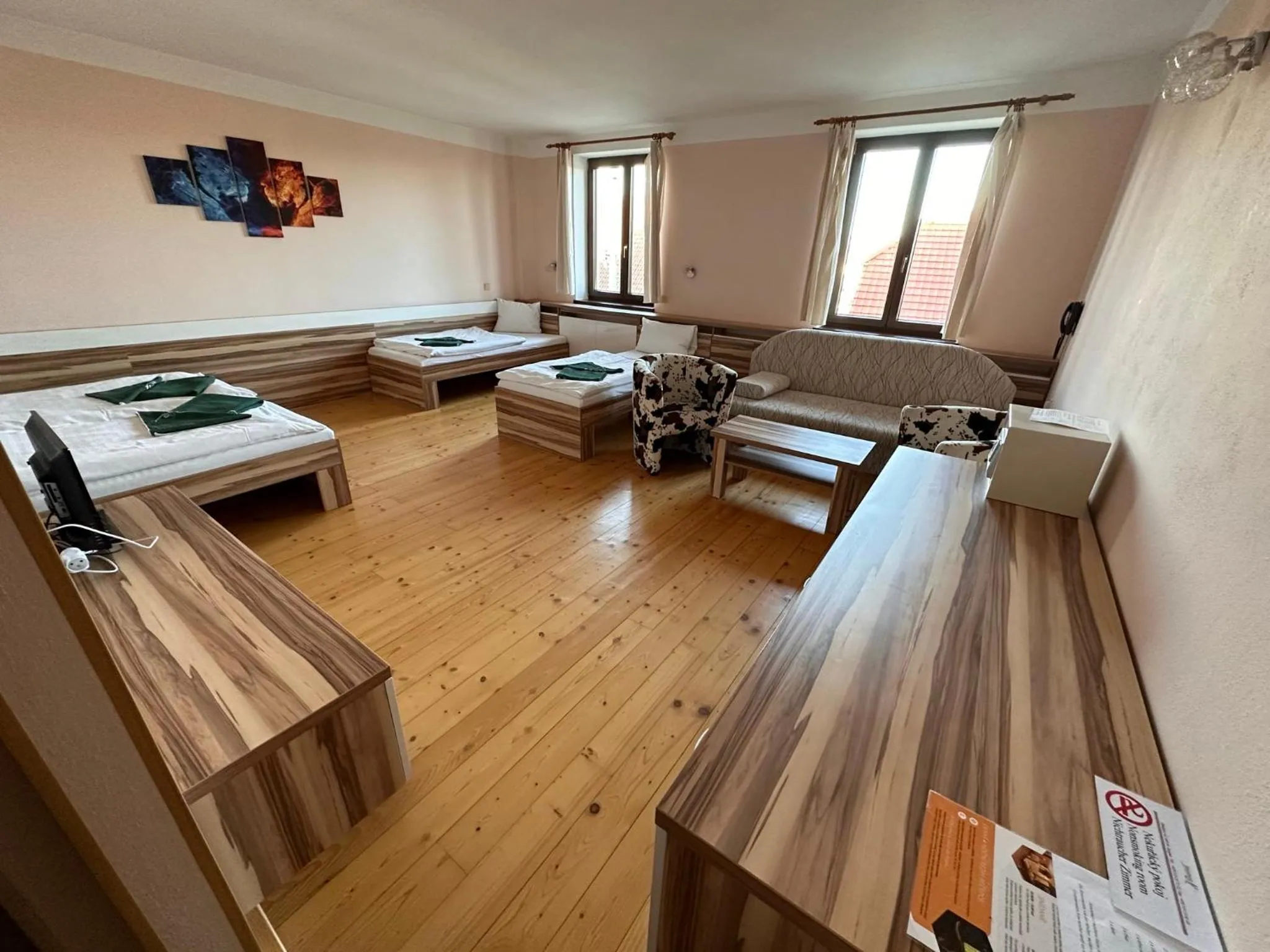 Living room, Bed in Hotel N