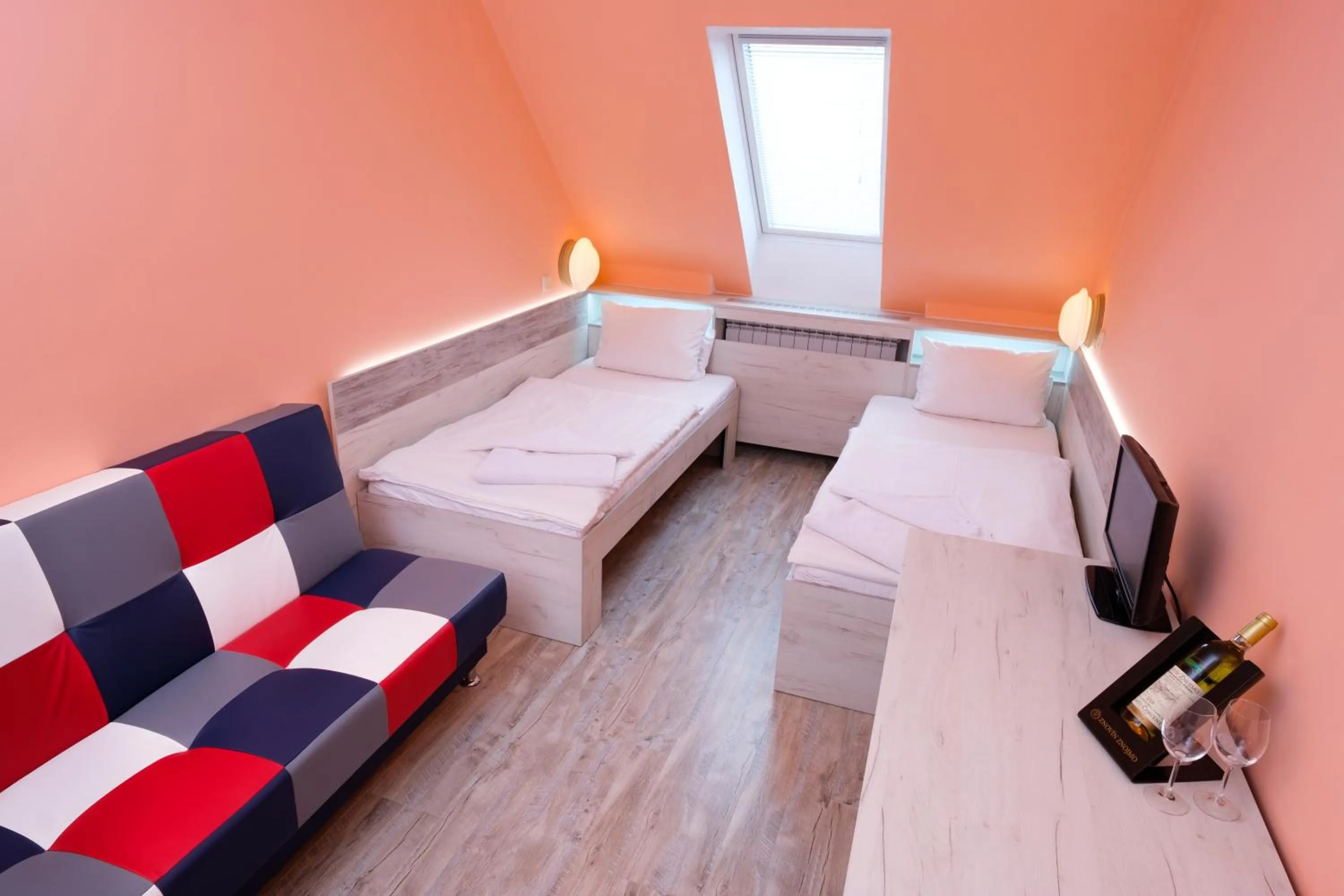 Photo of the whole room, Bed in Hotel N