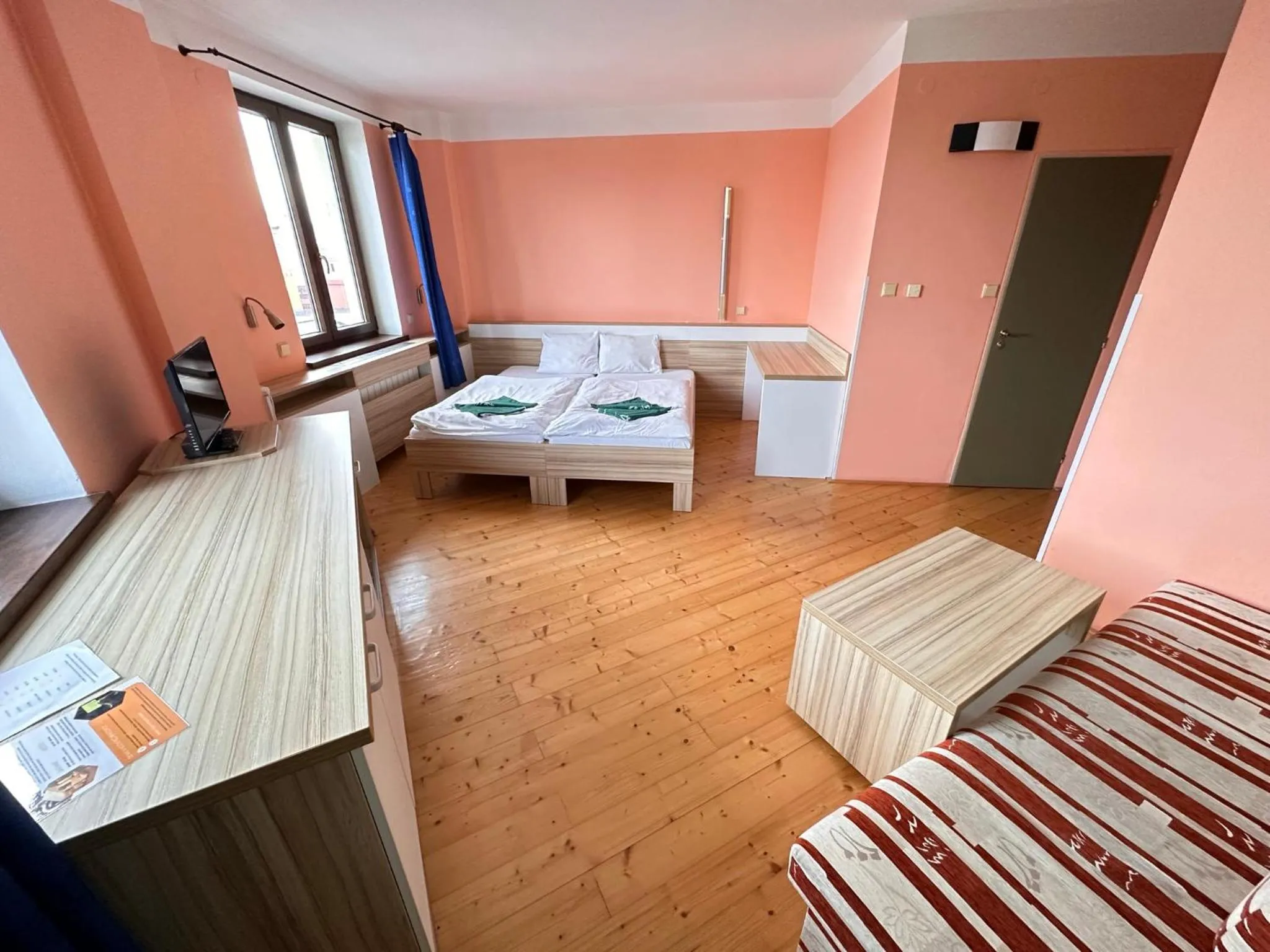 Photo of the whole room, Bed in Hotel N