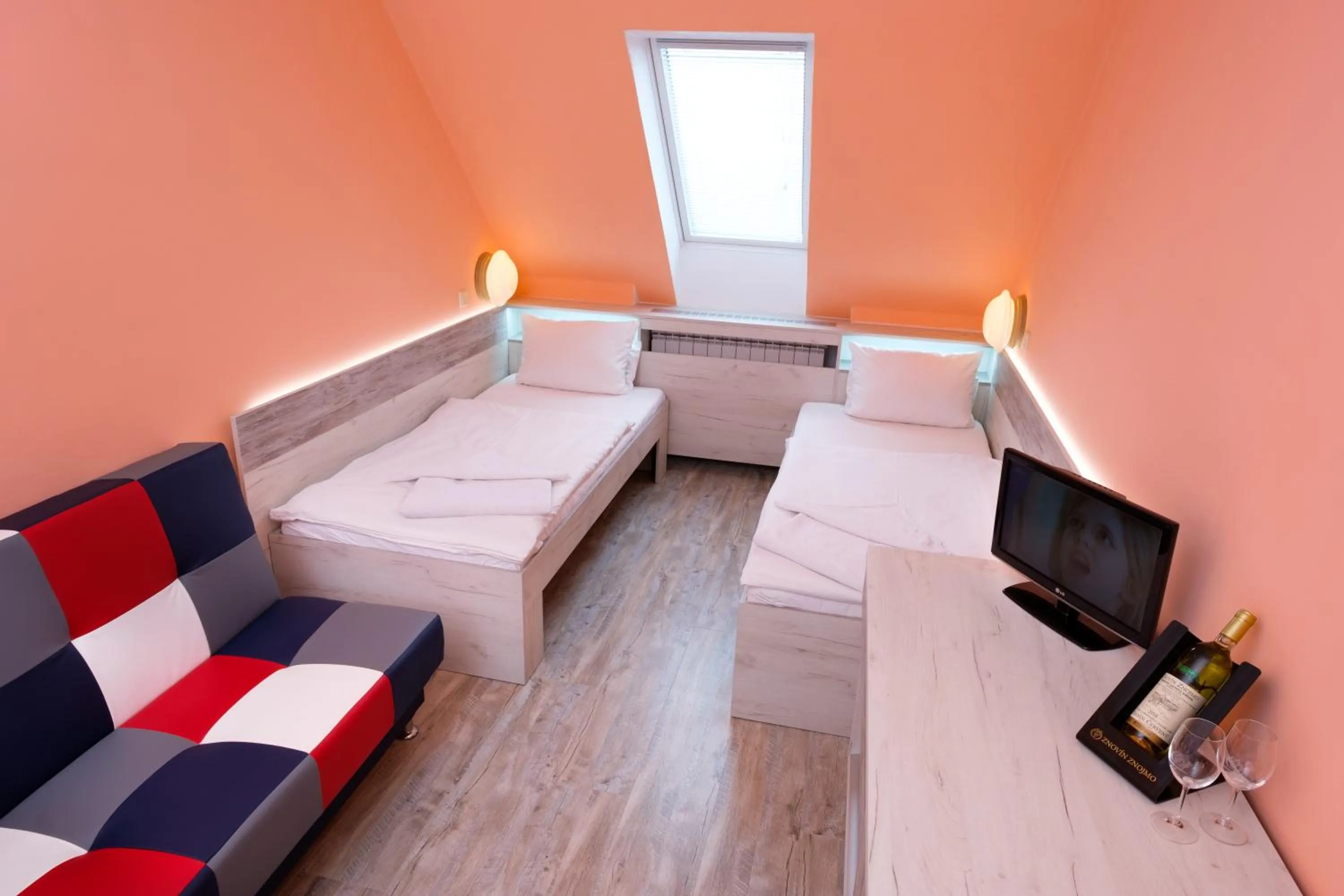 Bedroom, Bed in Hotel N