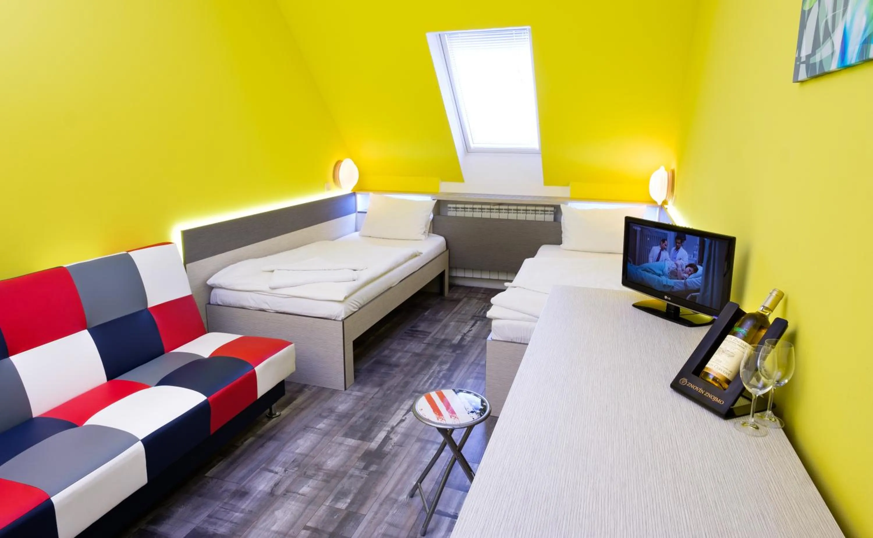 Photo of the whole room, Bed in Hotel N