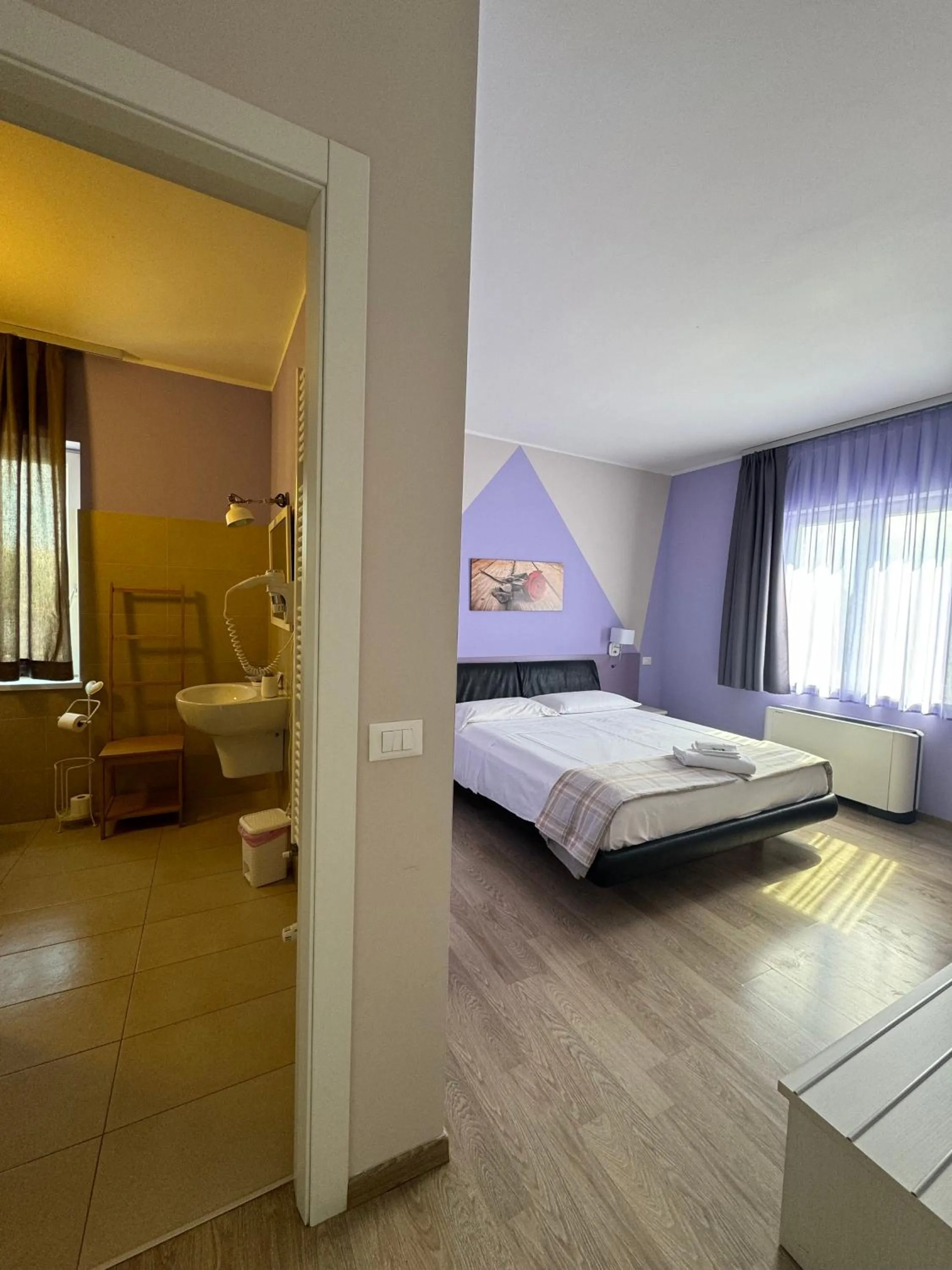 Bathroom, Bed in Albergo Trattoria Italia