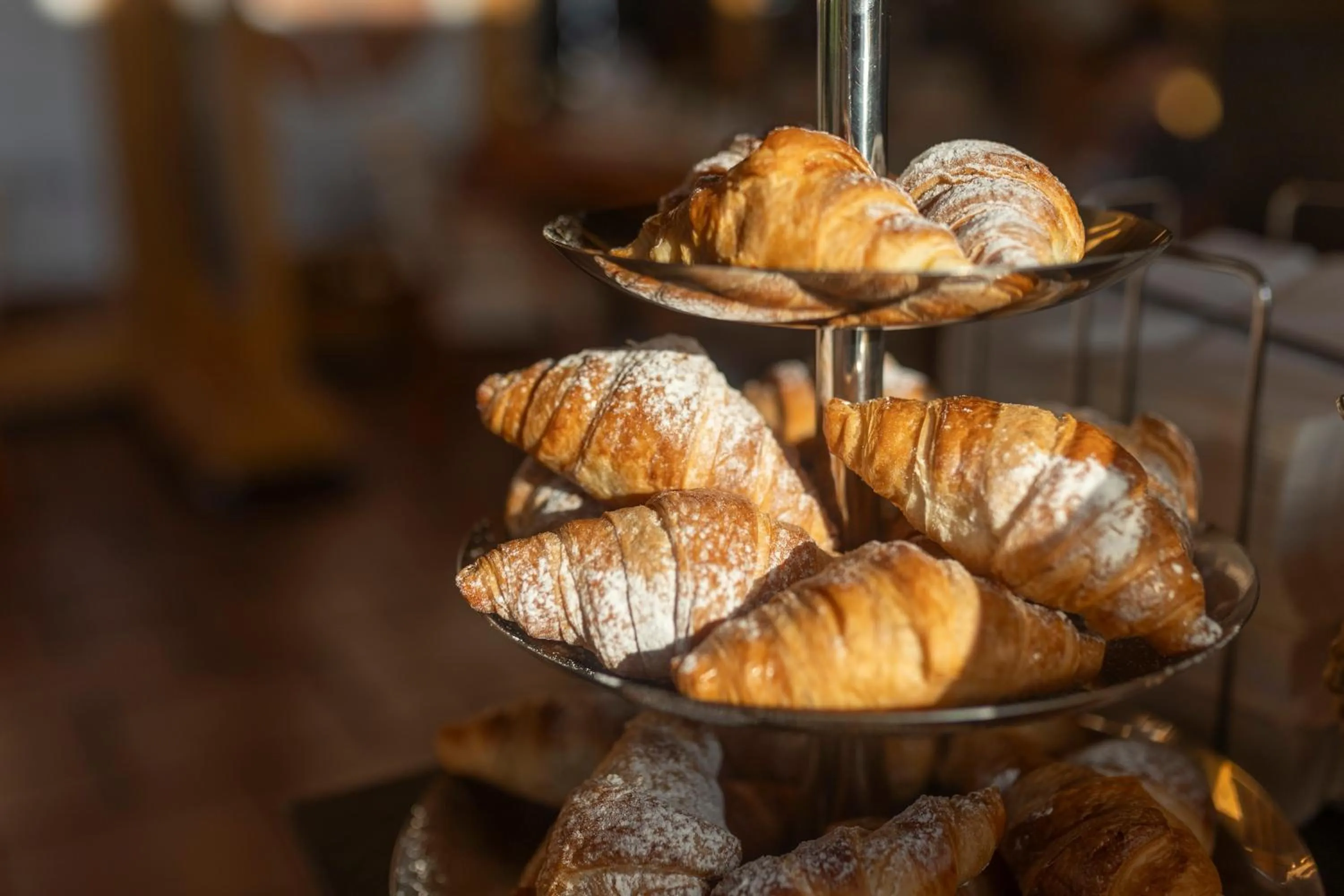 Restaurant/places to eat in Green Inn Hotel