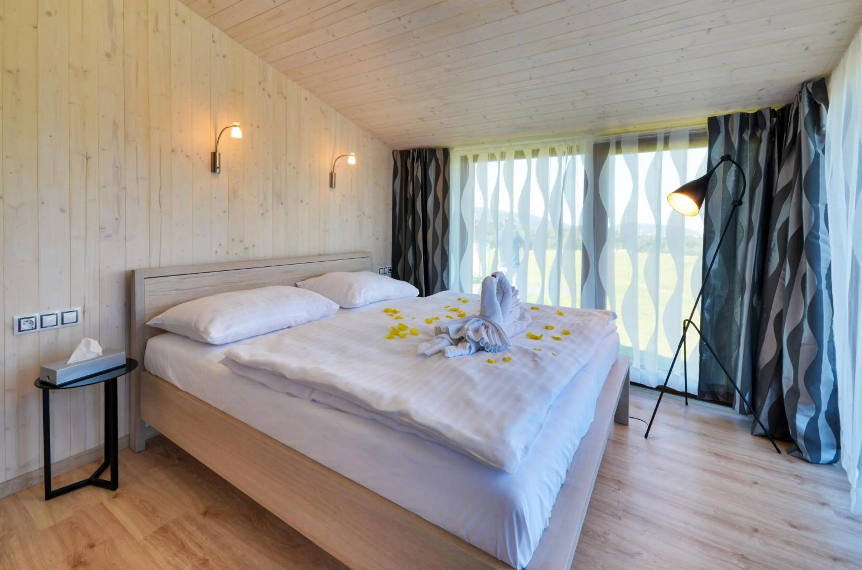 Bed in Green Inn Hotel