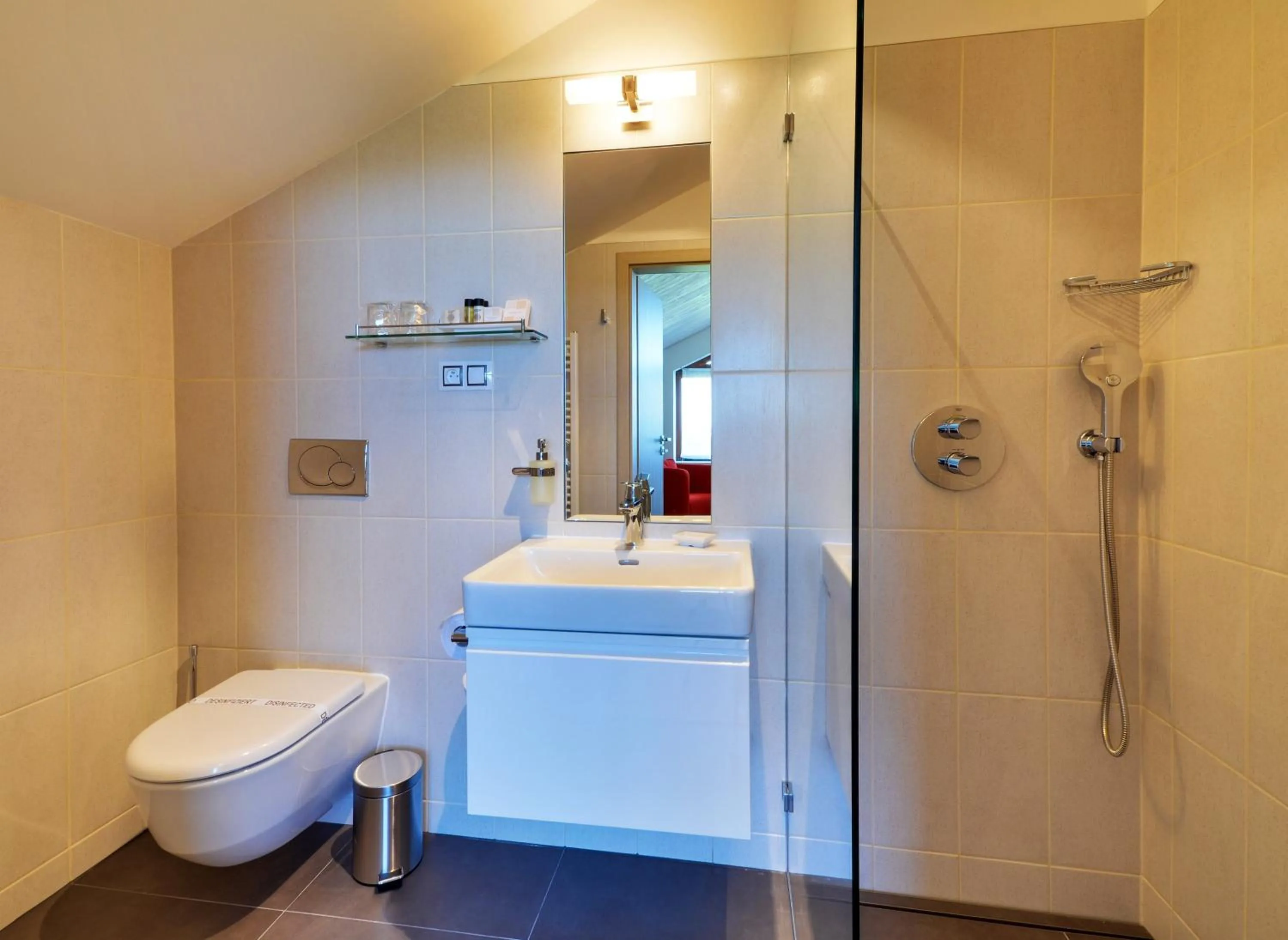 Bathroom in Green Inn Hotel