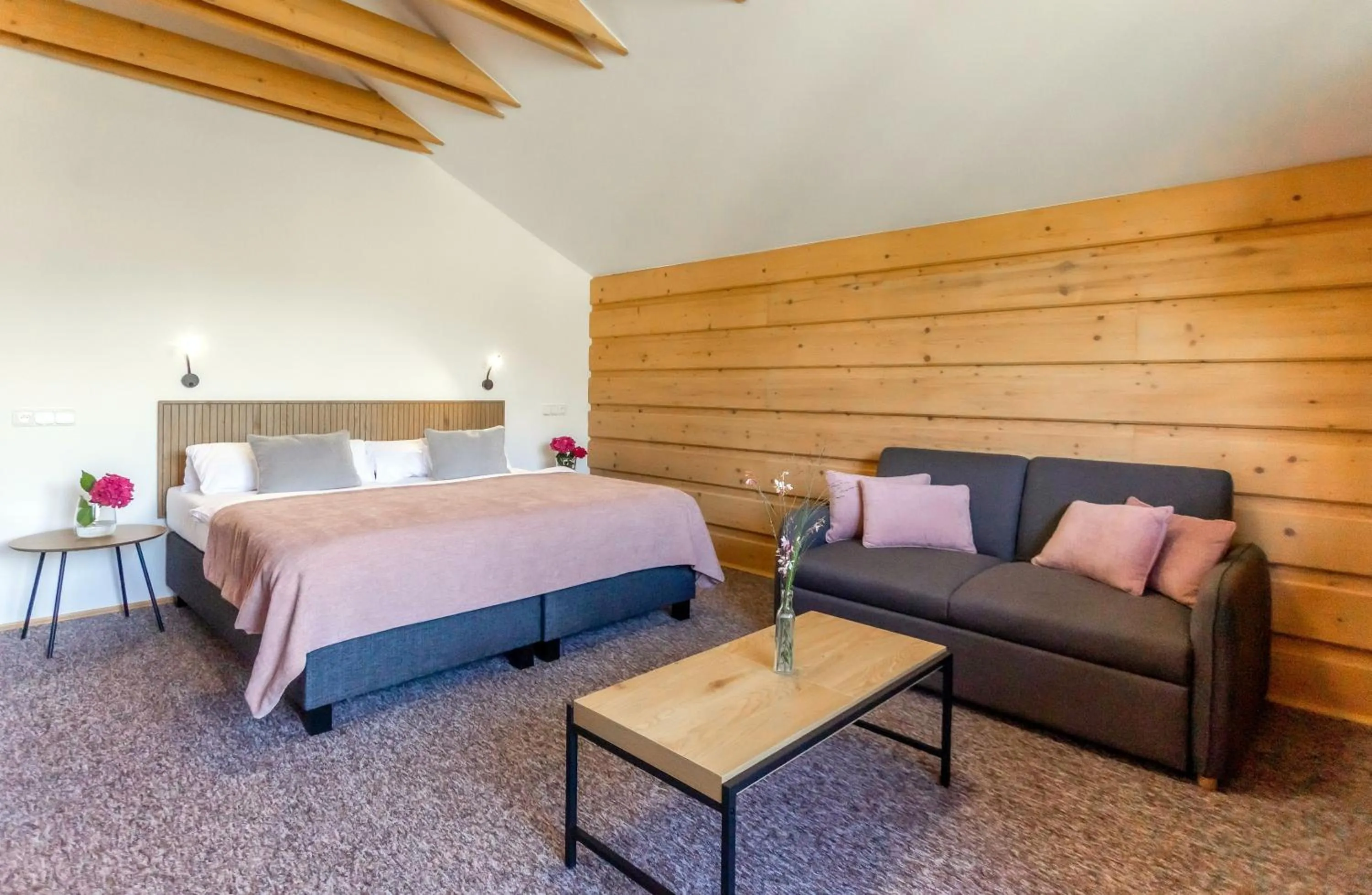 Bed in Green Inn Hotel