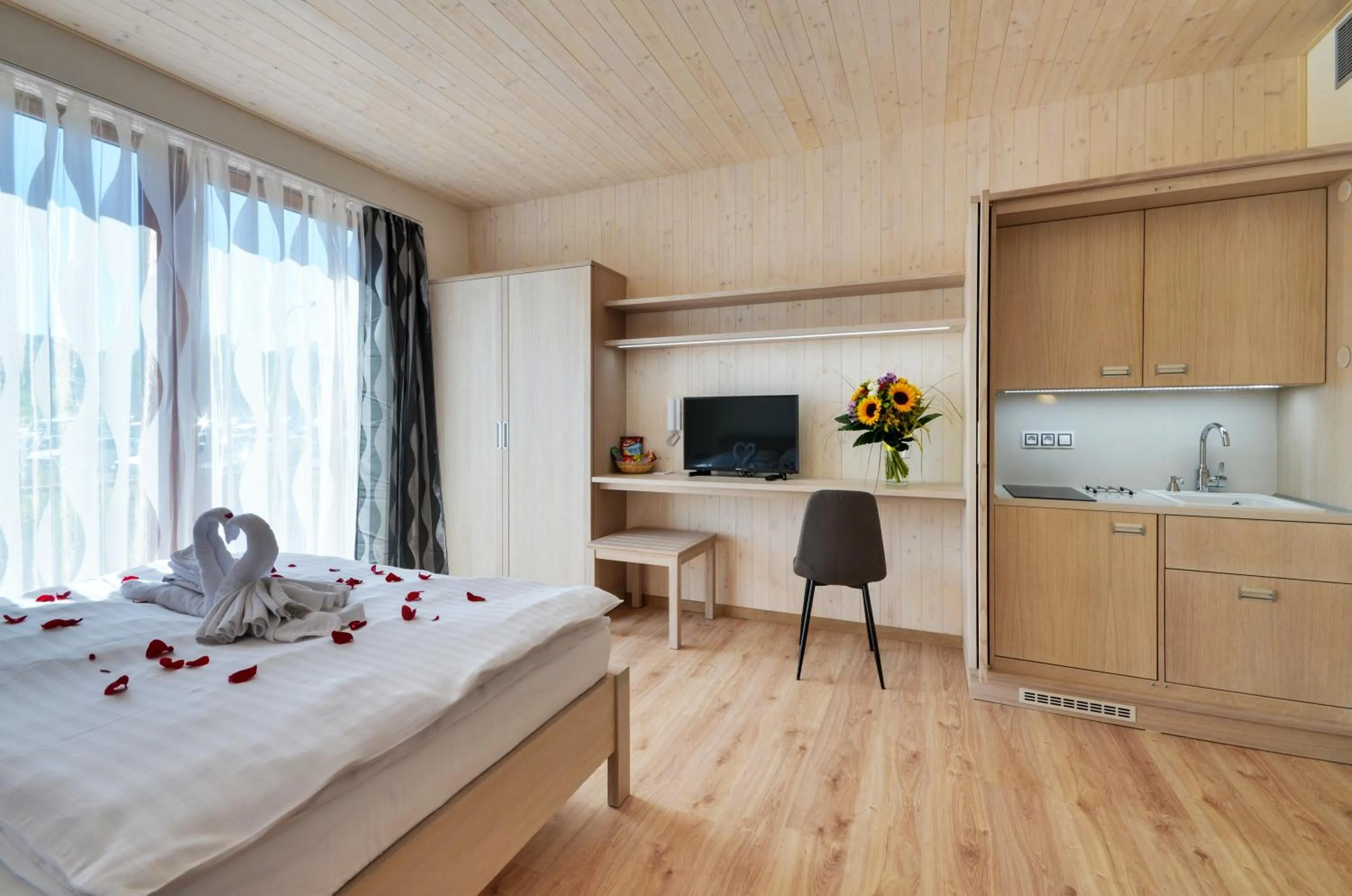 Bed in Green Inn Hotel