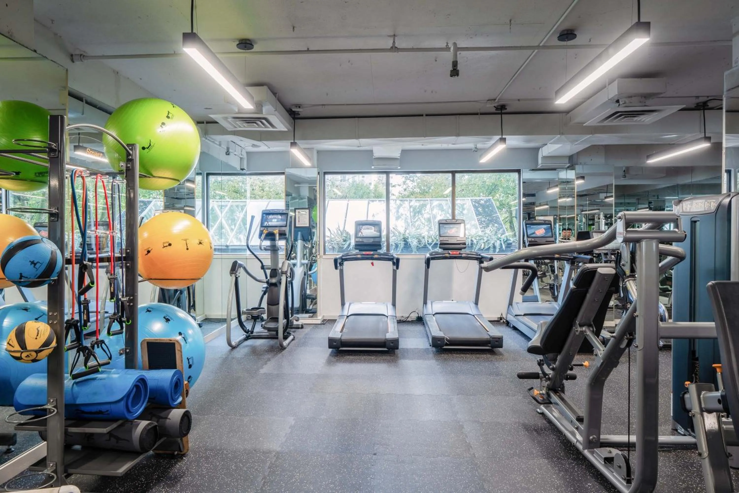 Fitness centre/facilities in La Grande Residence at the Sutton Place Hotel