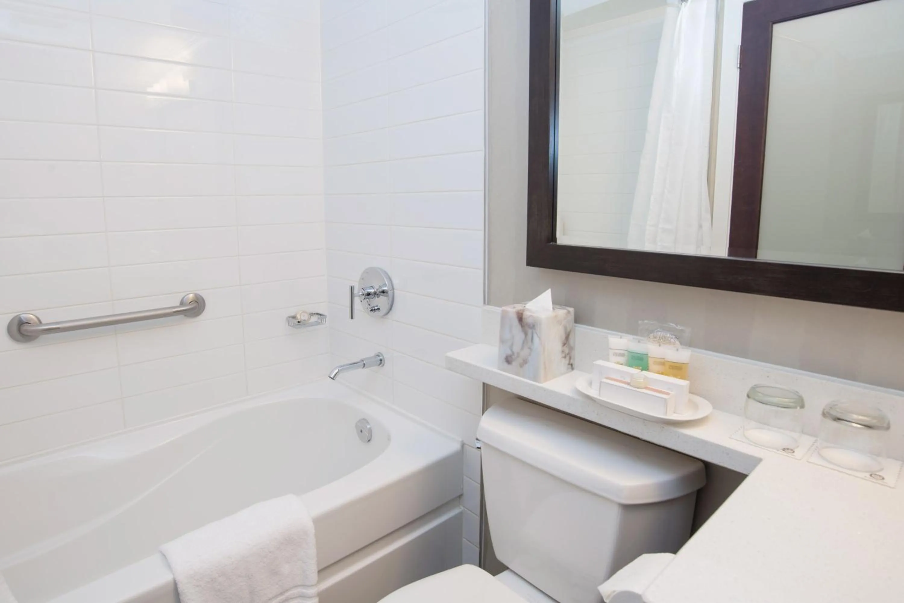 Bathroom in La Grande Residence at the Sutton Place Hotel