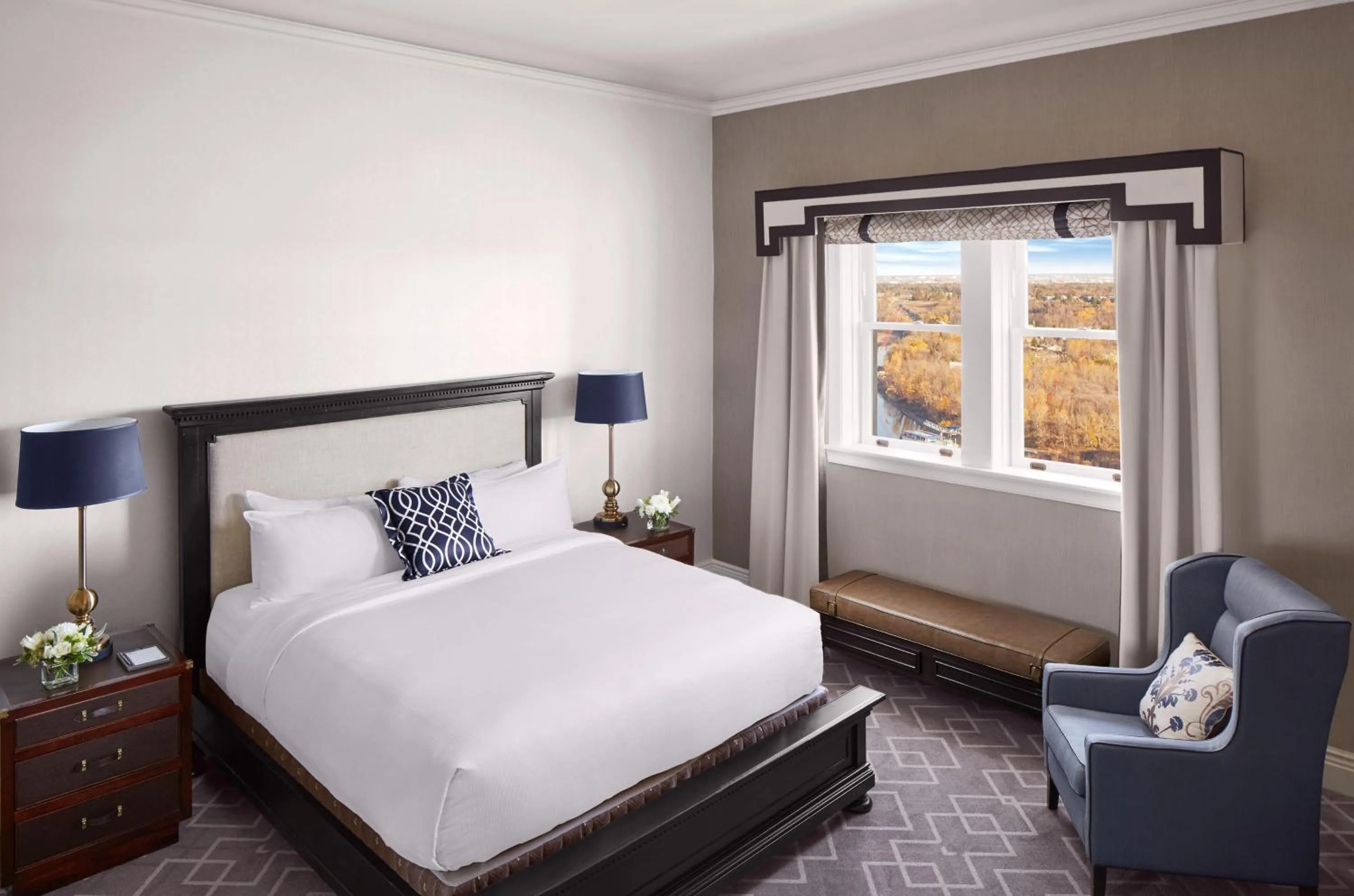 Bedroom, Bed in Fairmont Hotel Macdonald