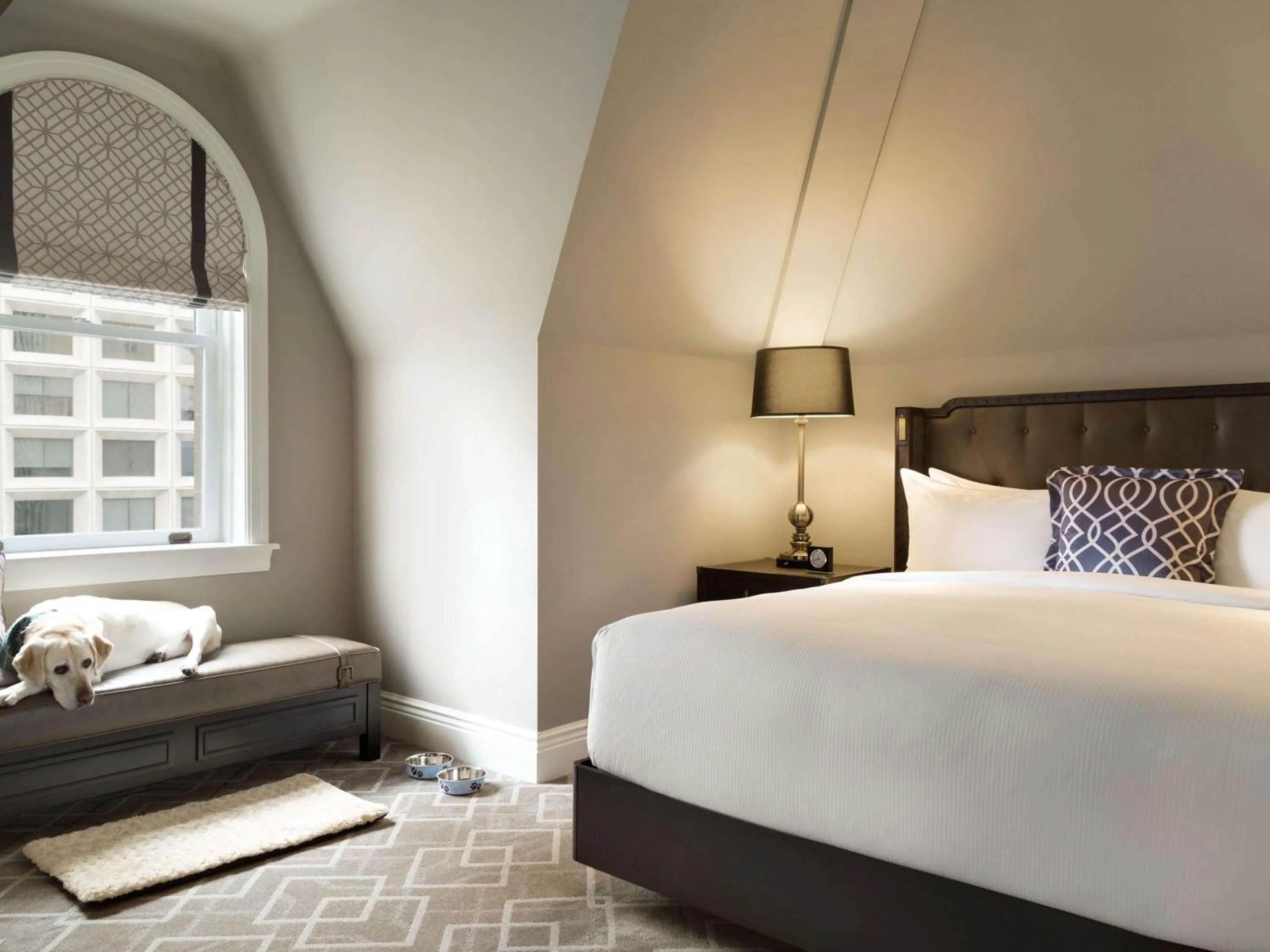 Bedroom, Bed in Fairmont Hotel Macdonald