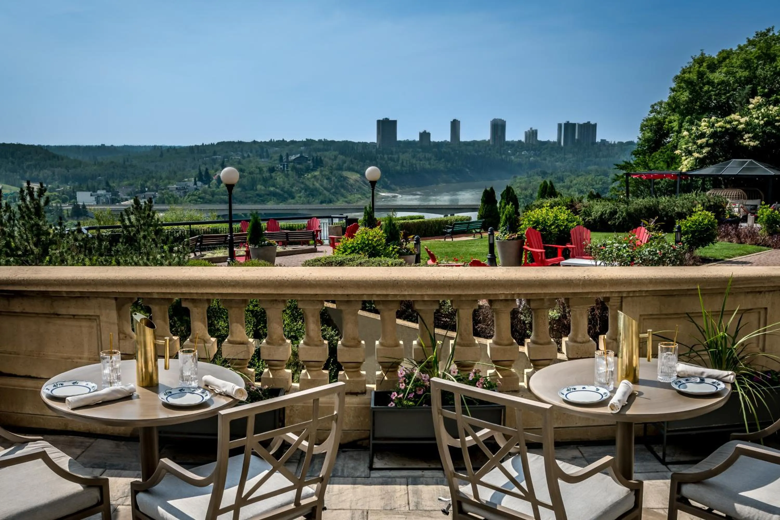 Patio in Fairmont Hotel Macdonald