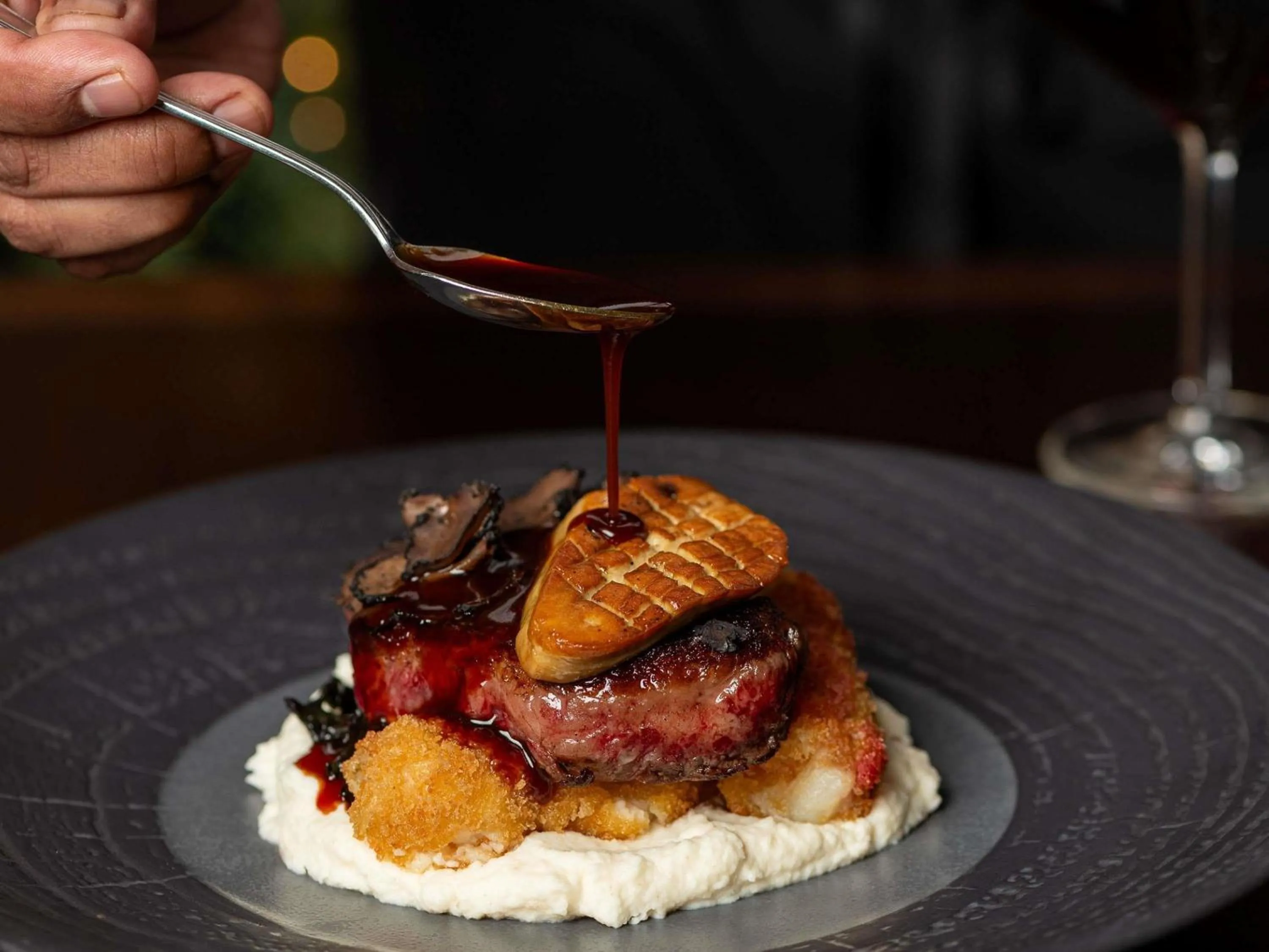 Restaurant/places to eat in Fairmont Hotel Macdonald