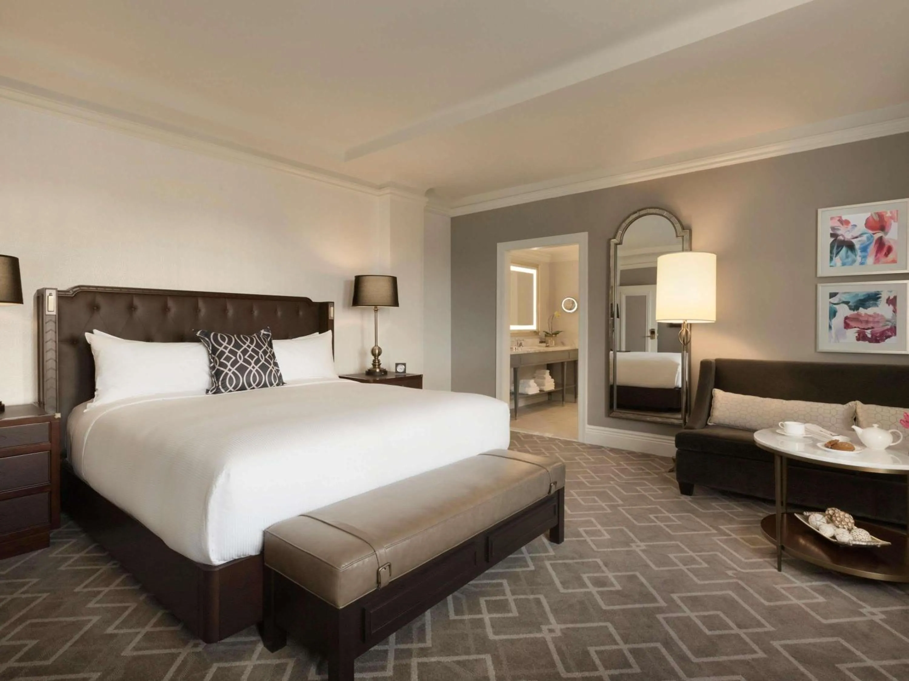 Bedroom, Bed in Fairmont Hotel Macdonald