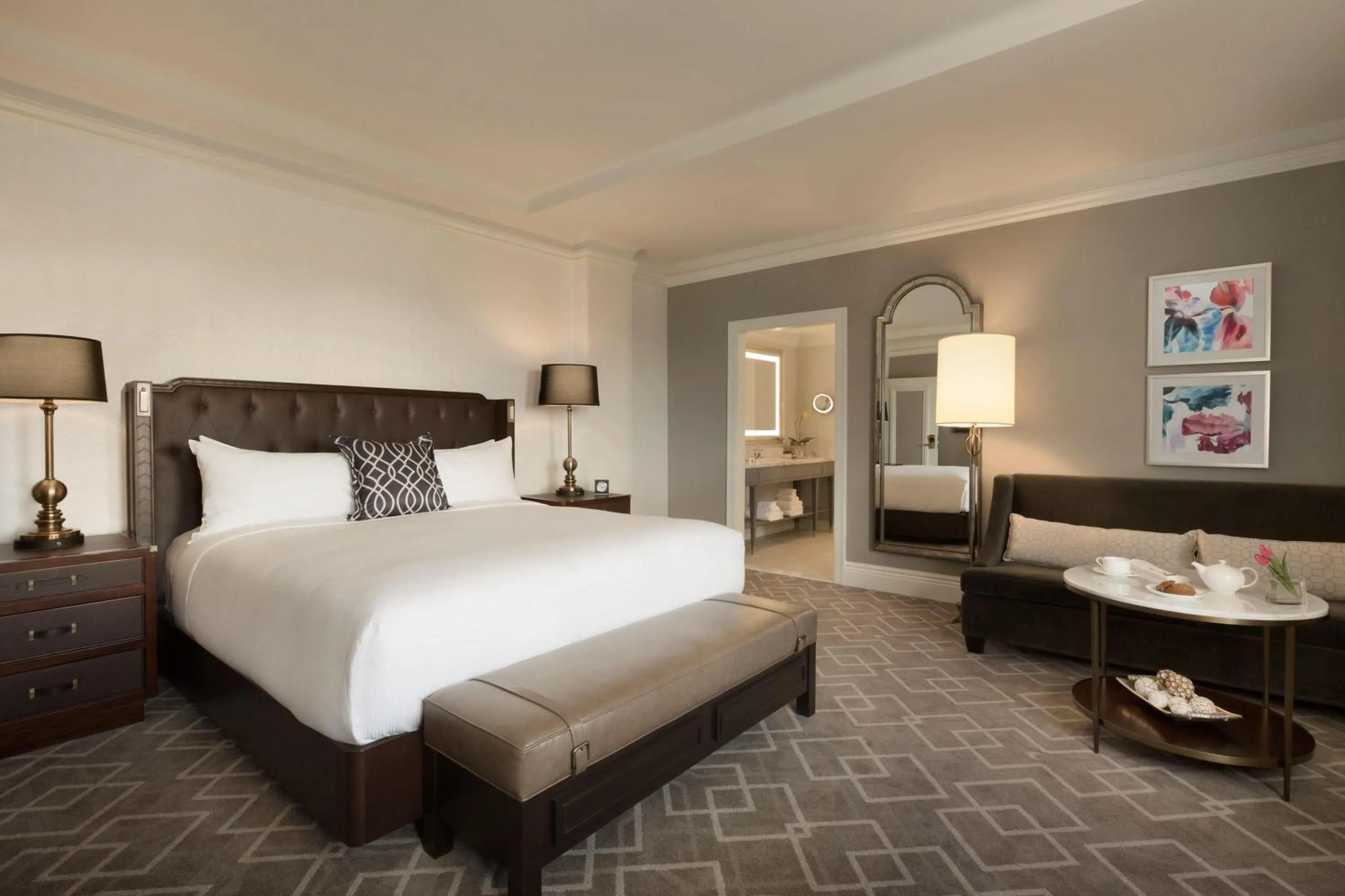 Bedroom, Bed in Fairmont Hotel Macdonald