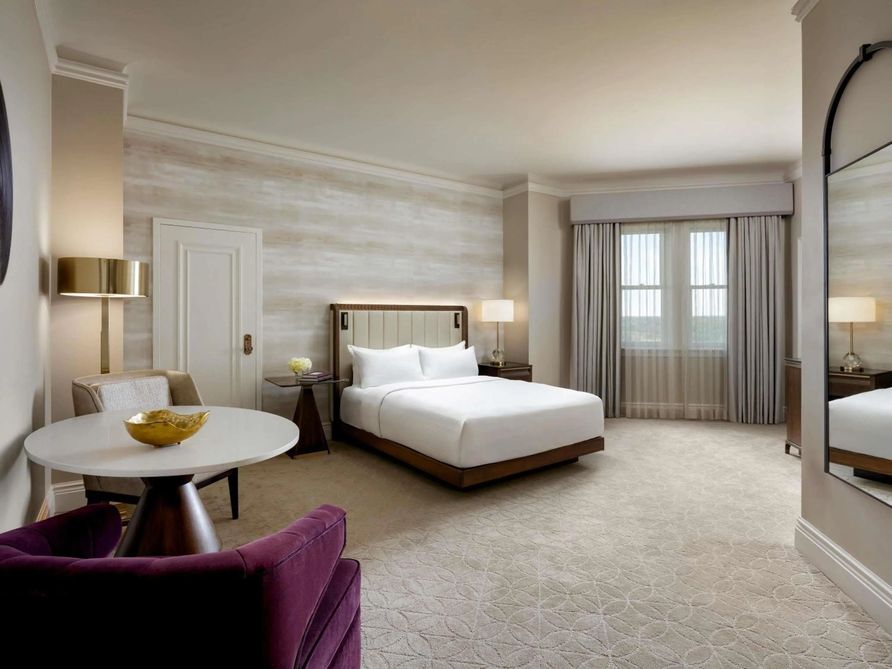 Bedroom, Bed in Fairmont Hotel Macdonald