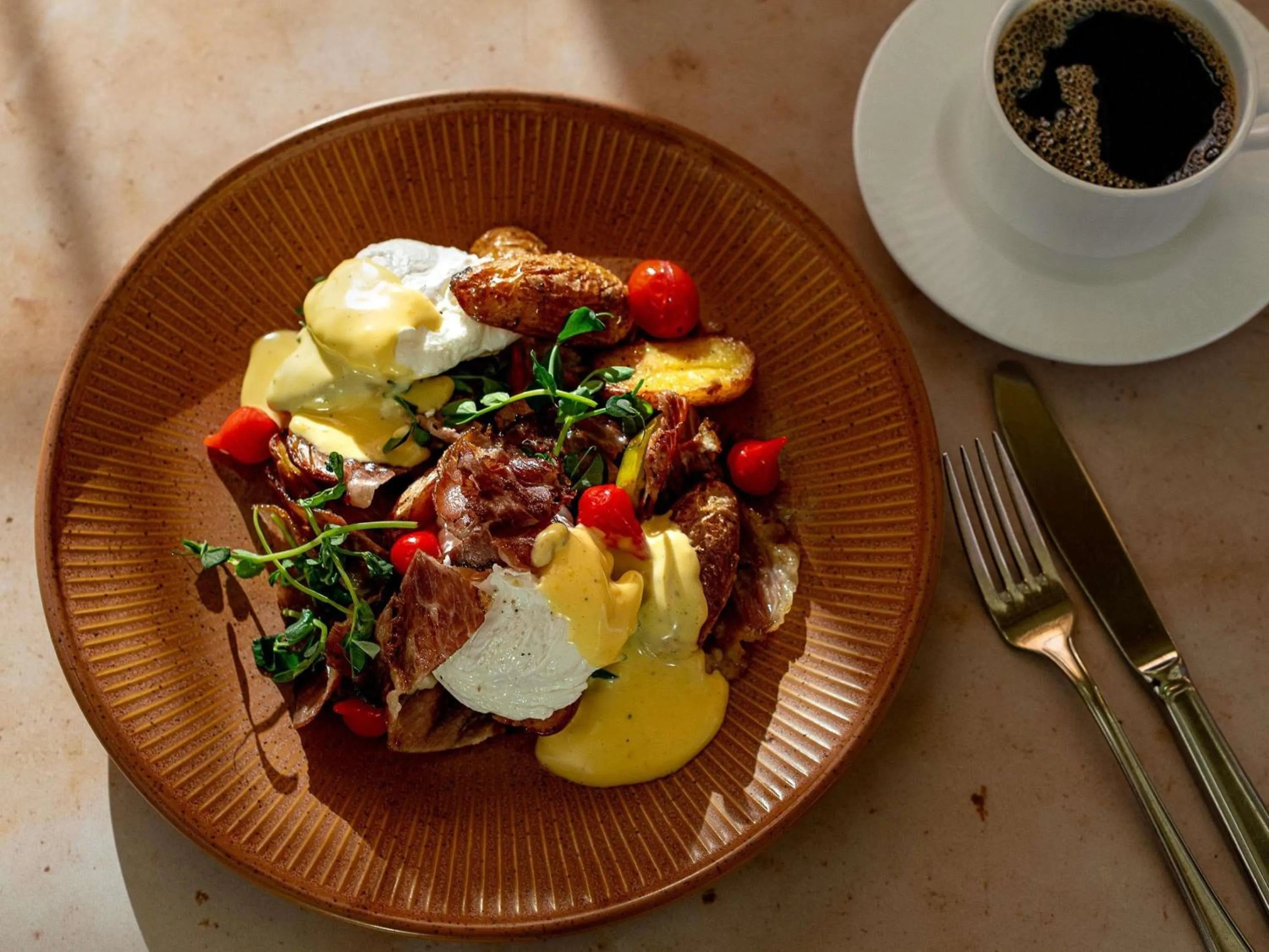 Restaurant/places to eat in Fairmont Hotel Macdonald