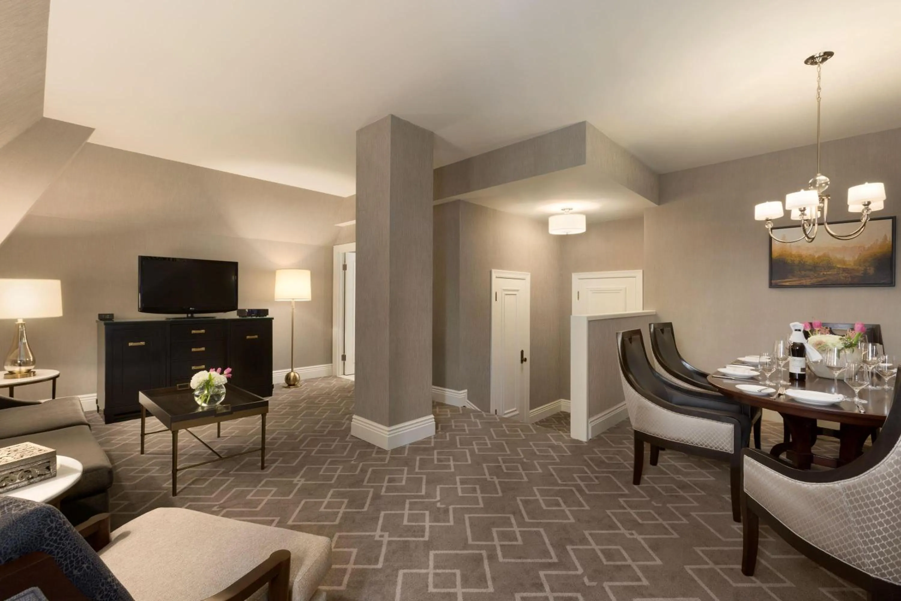 Bedroom in Fairmont Hotel Macdonald