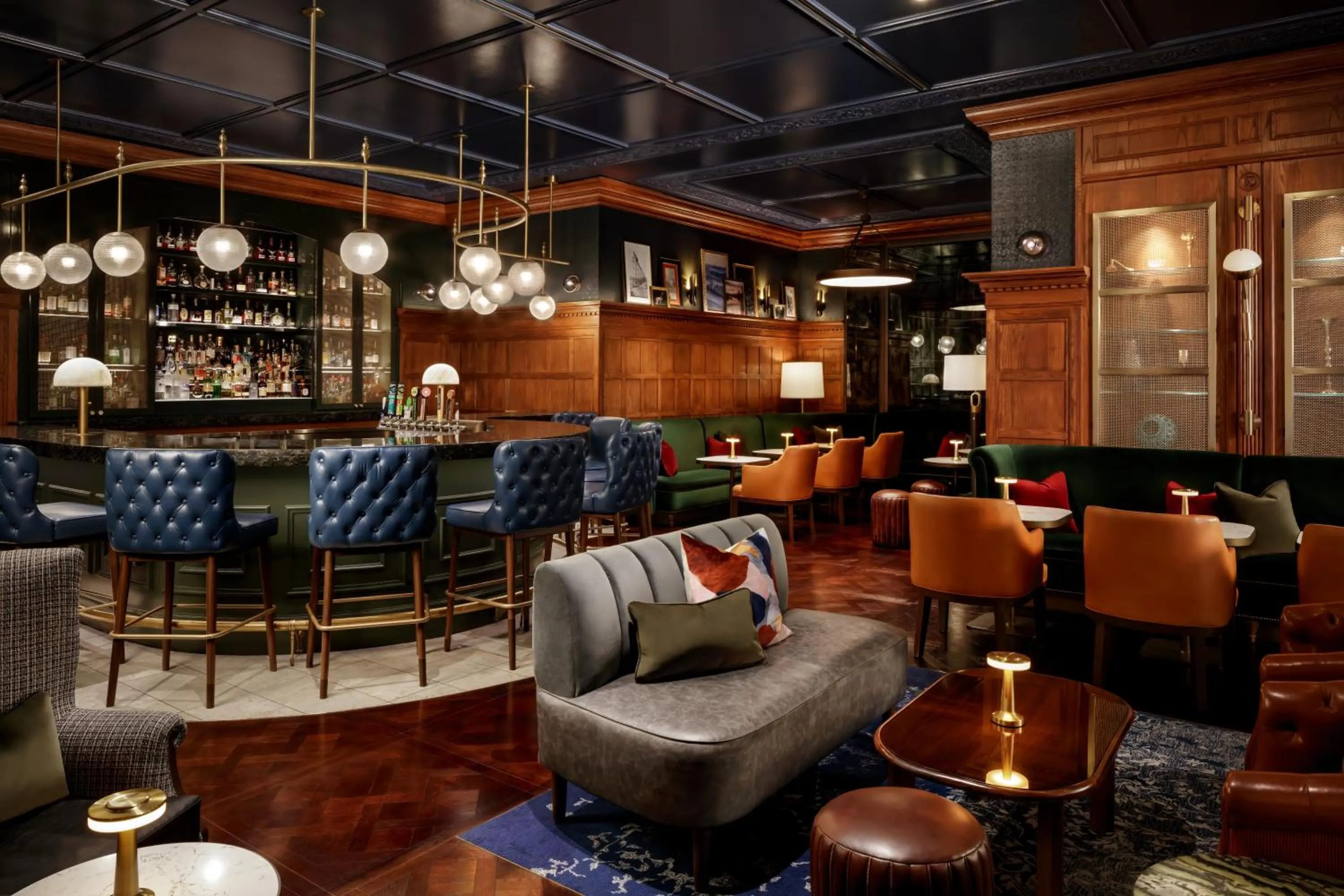 Lounge or bar in Fairmont Hotel Macdonald