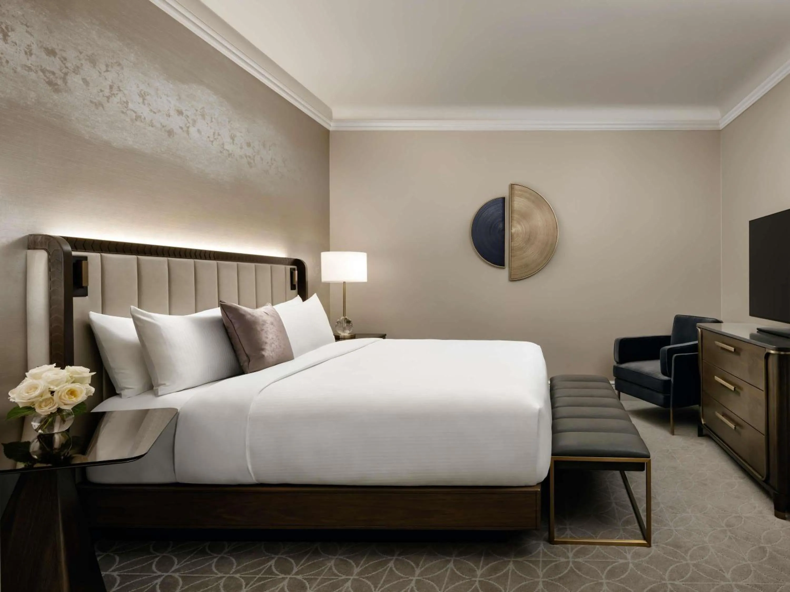 Bedroom, Bed in Fairmont Hotel Macdonald