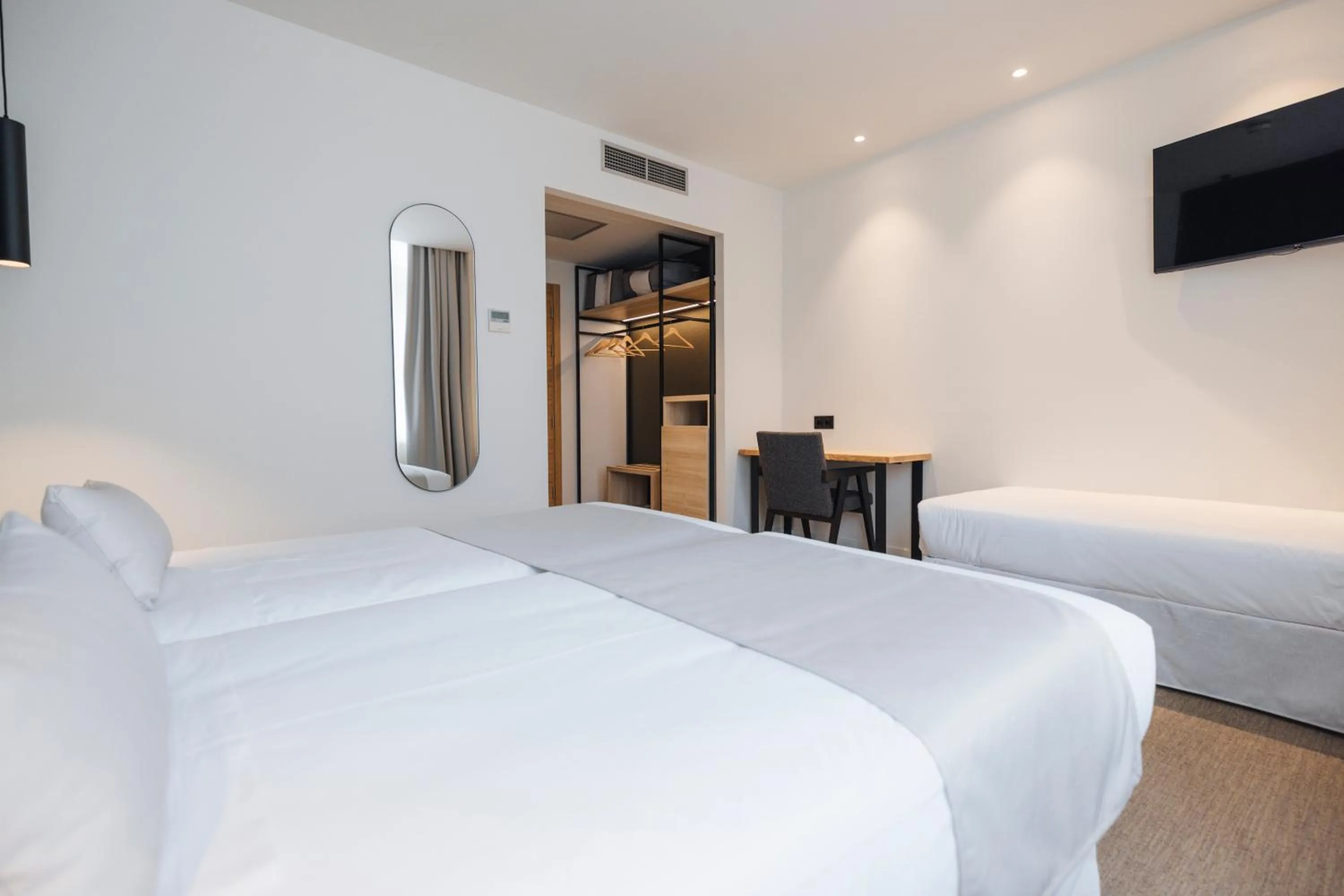 Bed in Mondragon Hotela