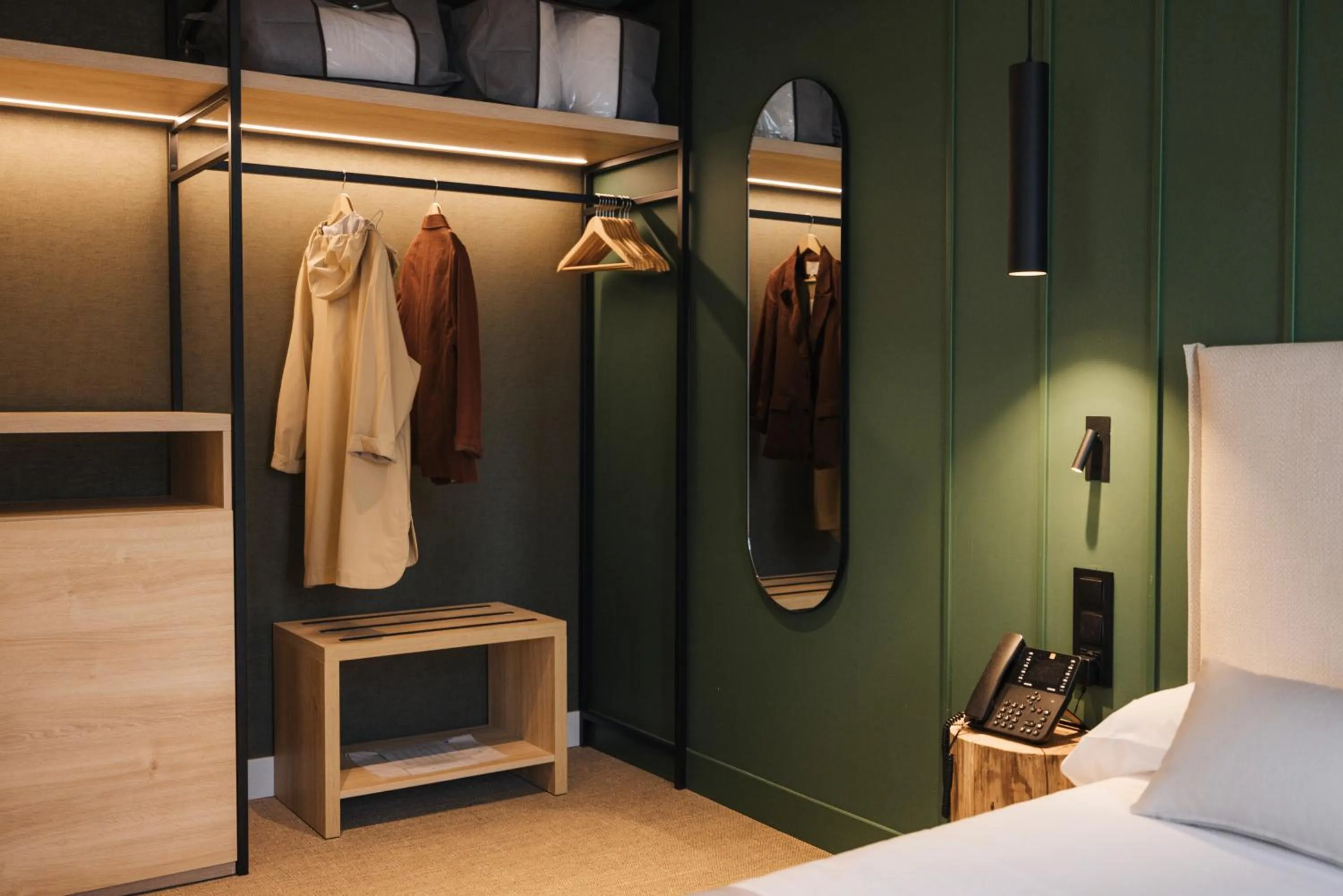 wardrobe, Bed in Mondragon Hotela
