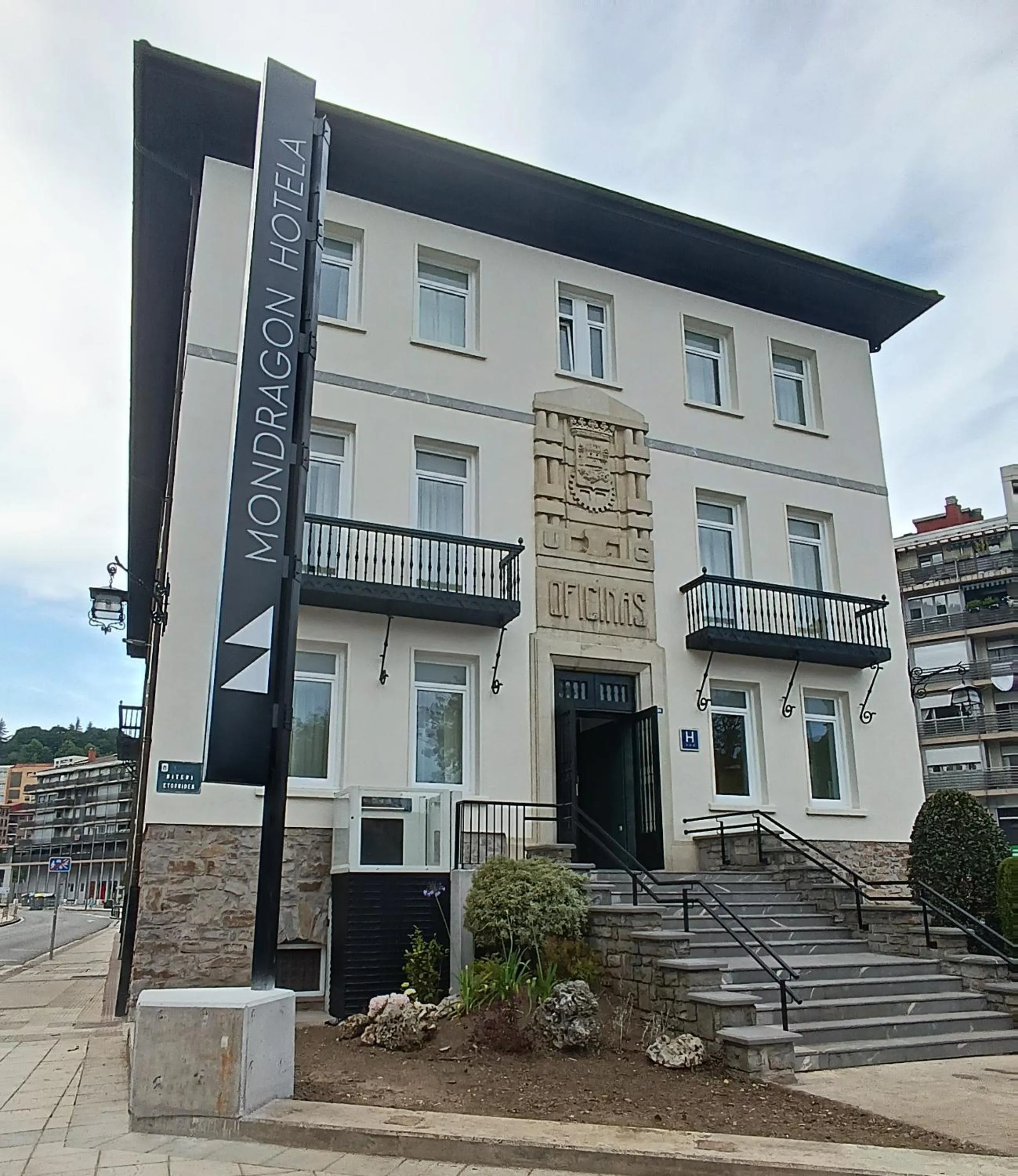 Property building in Mondragon Hotela