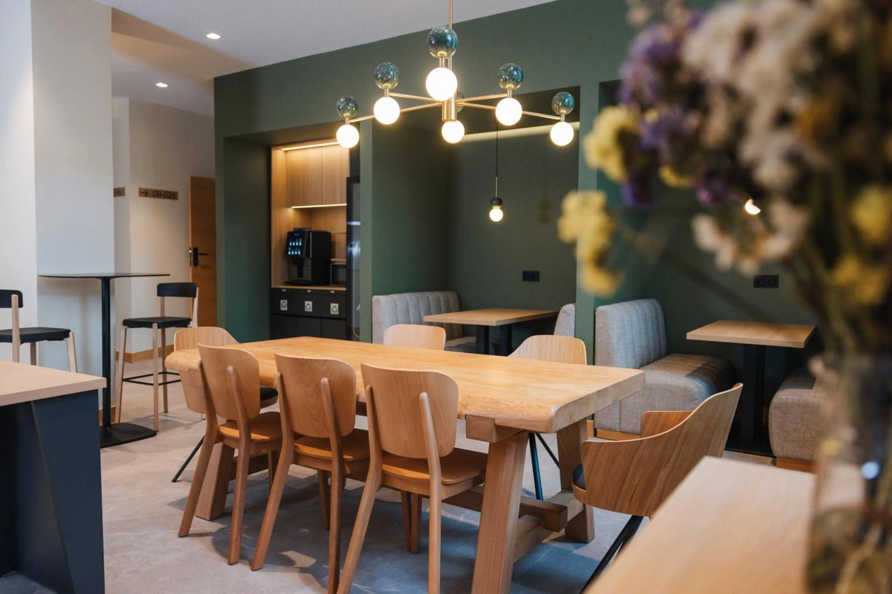 Seating area in Mondragon Hotela