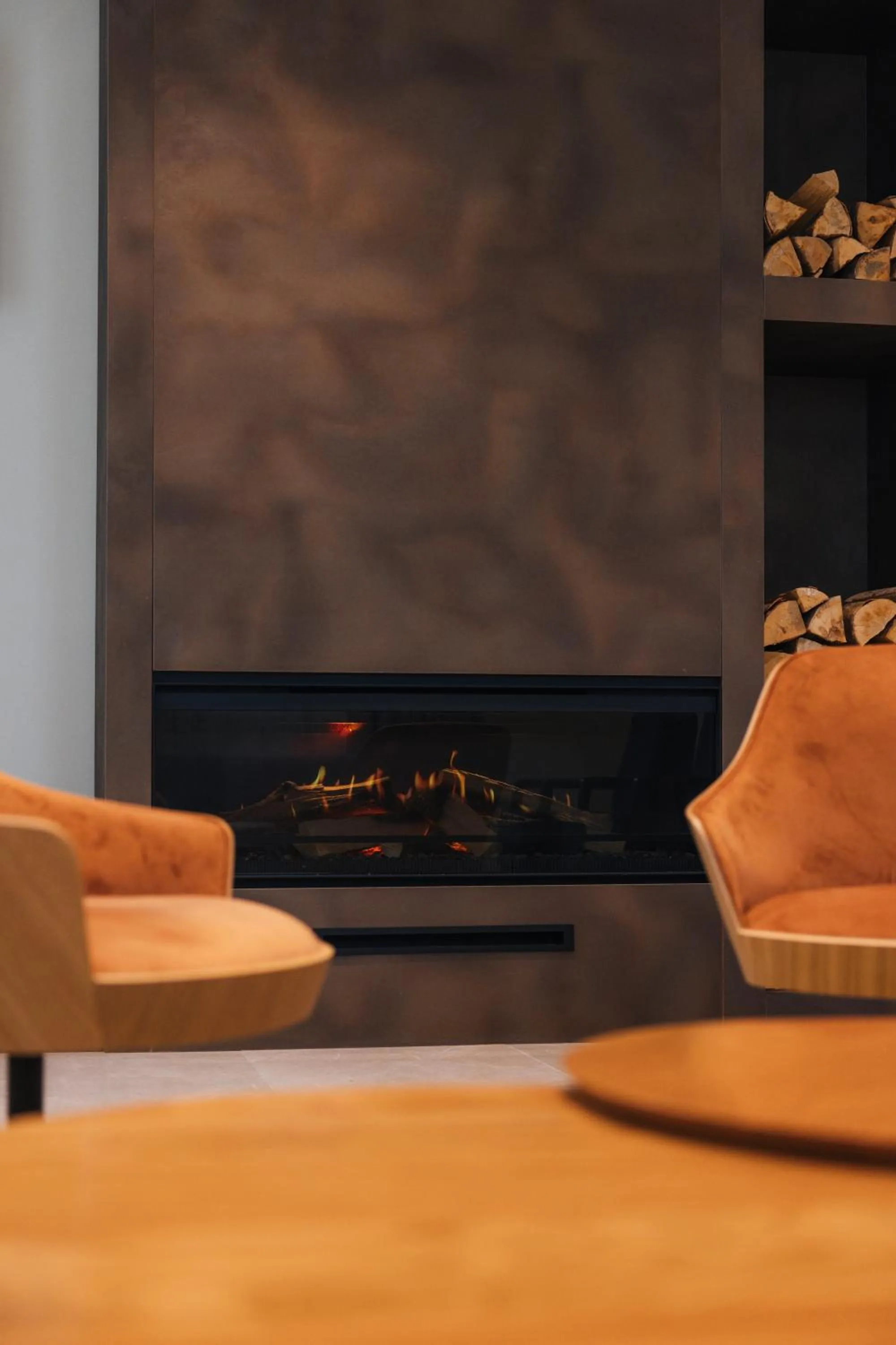 Communal lounge/ TV room in Mondragon Hotela